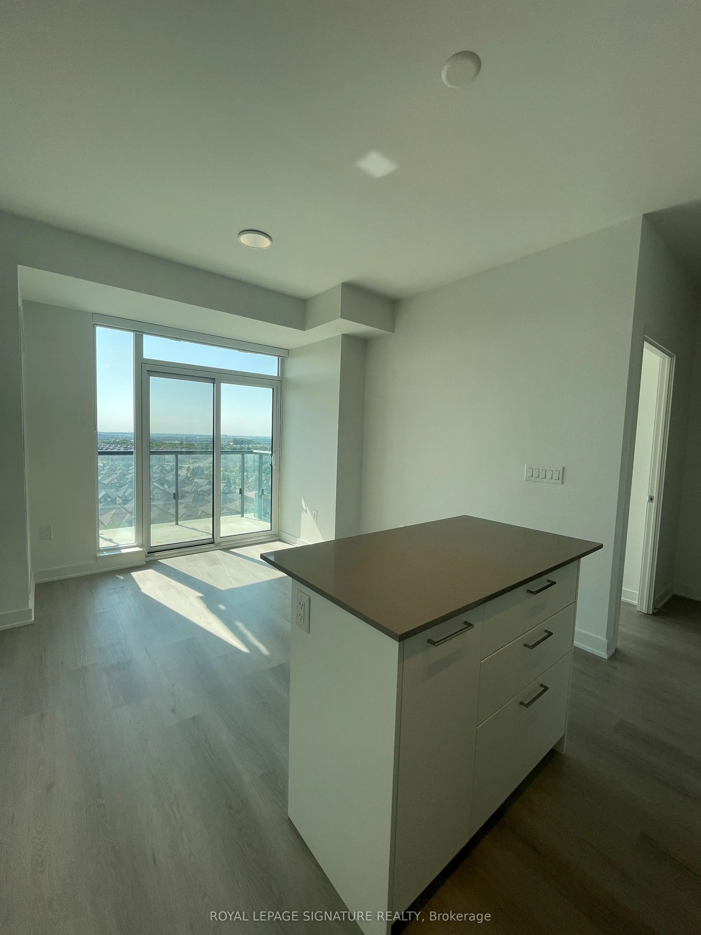 40 Lagerfeld Drive, #1305