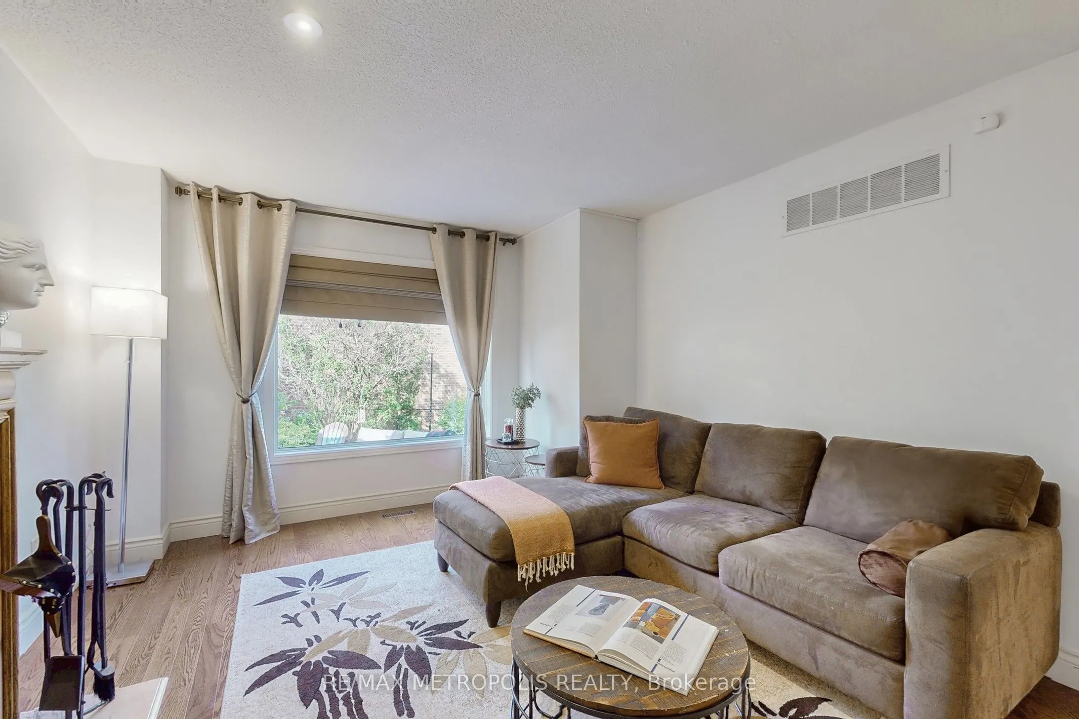 1310 Golden Meadow Trail