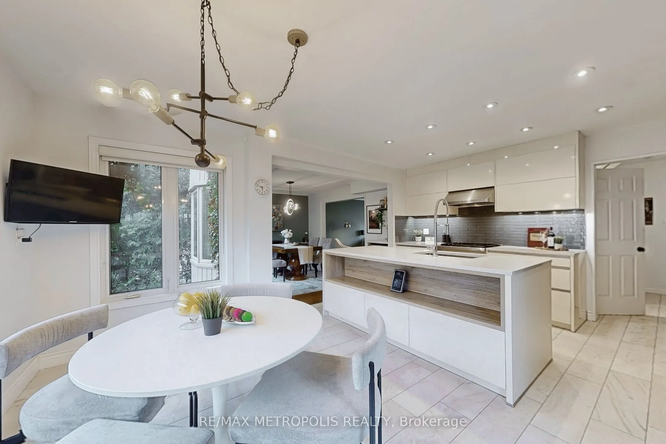 1310 Golden Meadow Trail