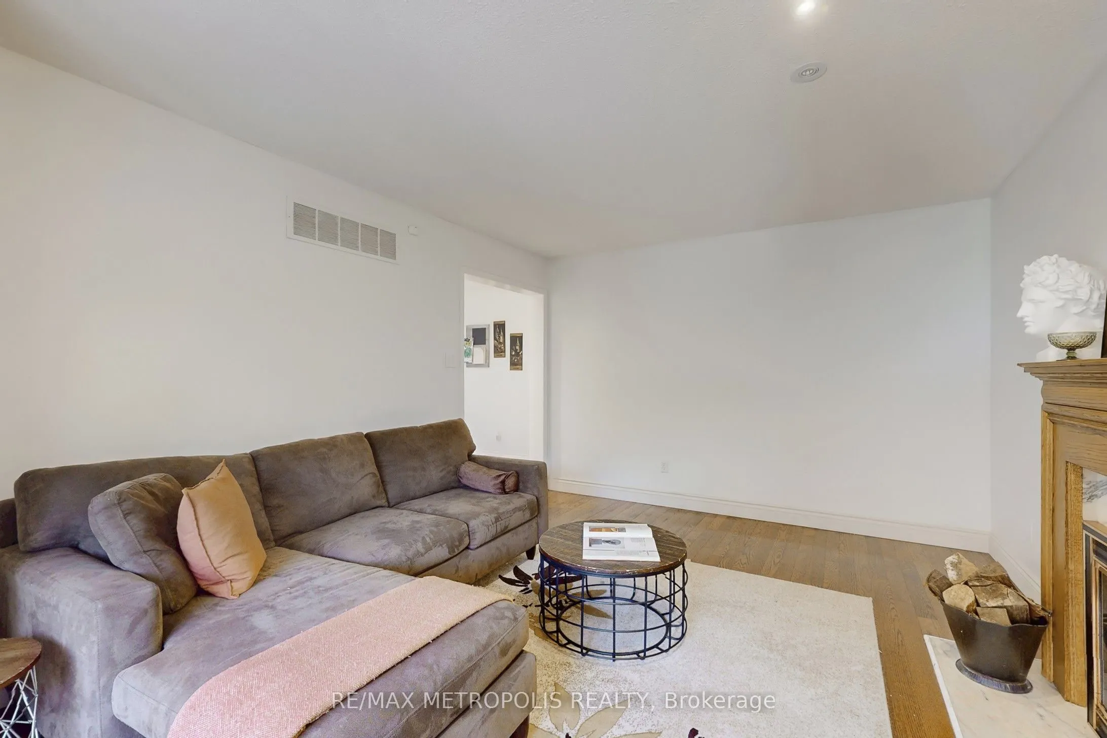 1310 Golden Meadow Trail