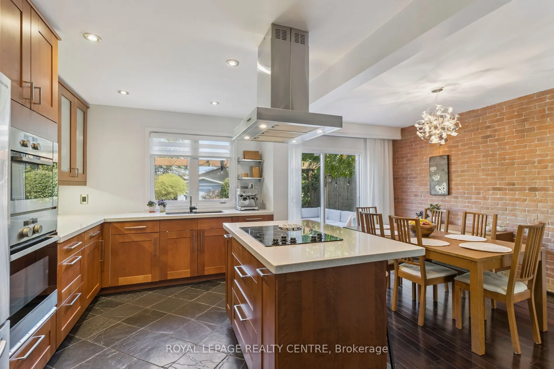 3383 Tallmast Crescent