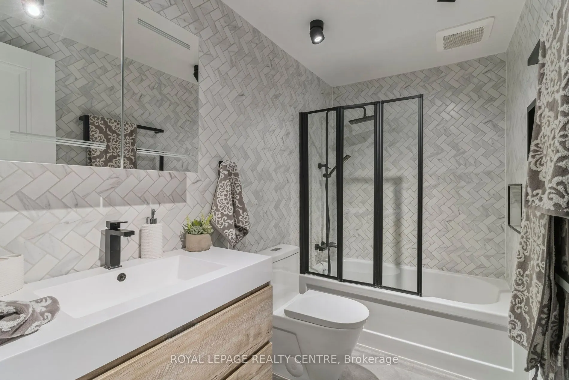 3383 Tallmast Crescent