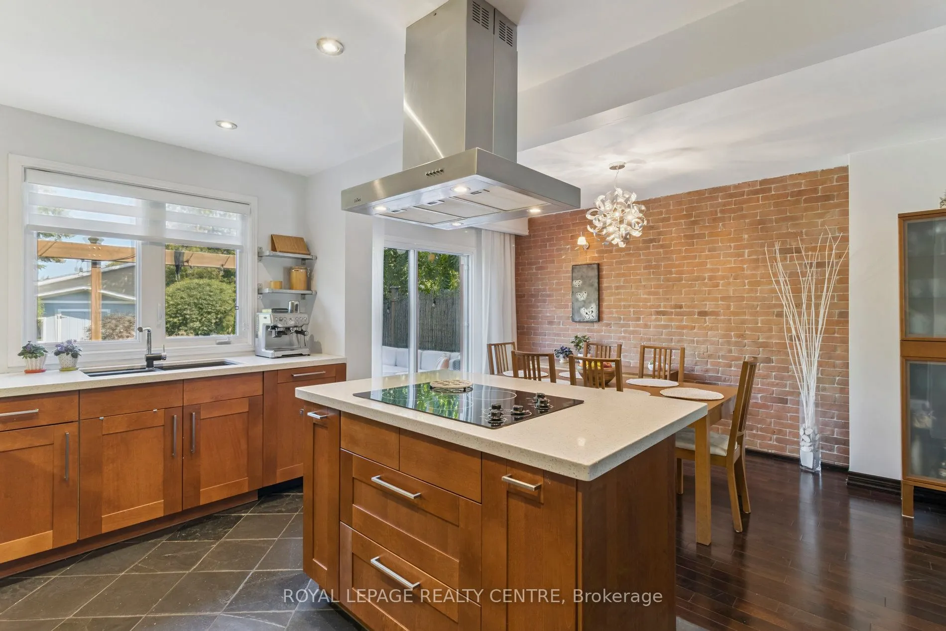 3383 Tallmast Crescent