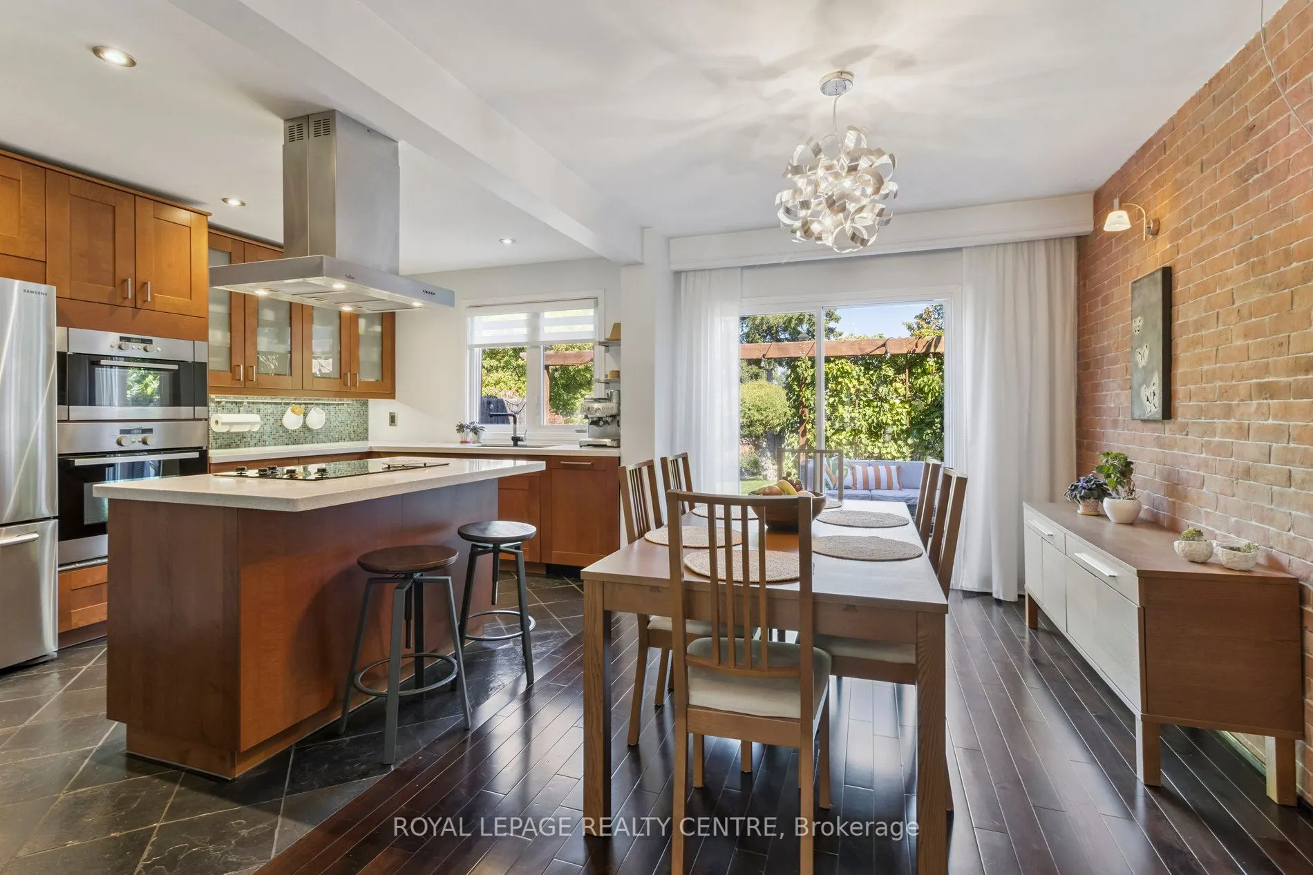 3383 Tallmast Crescent