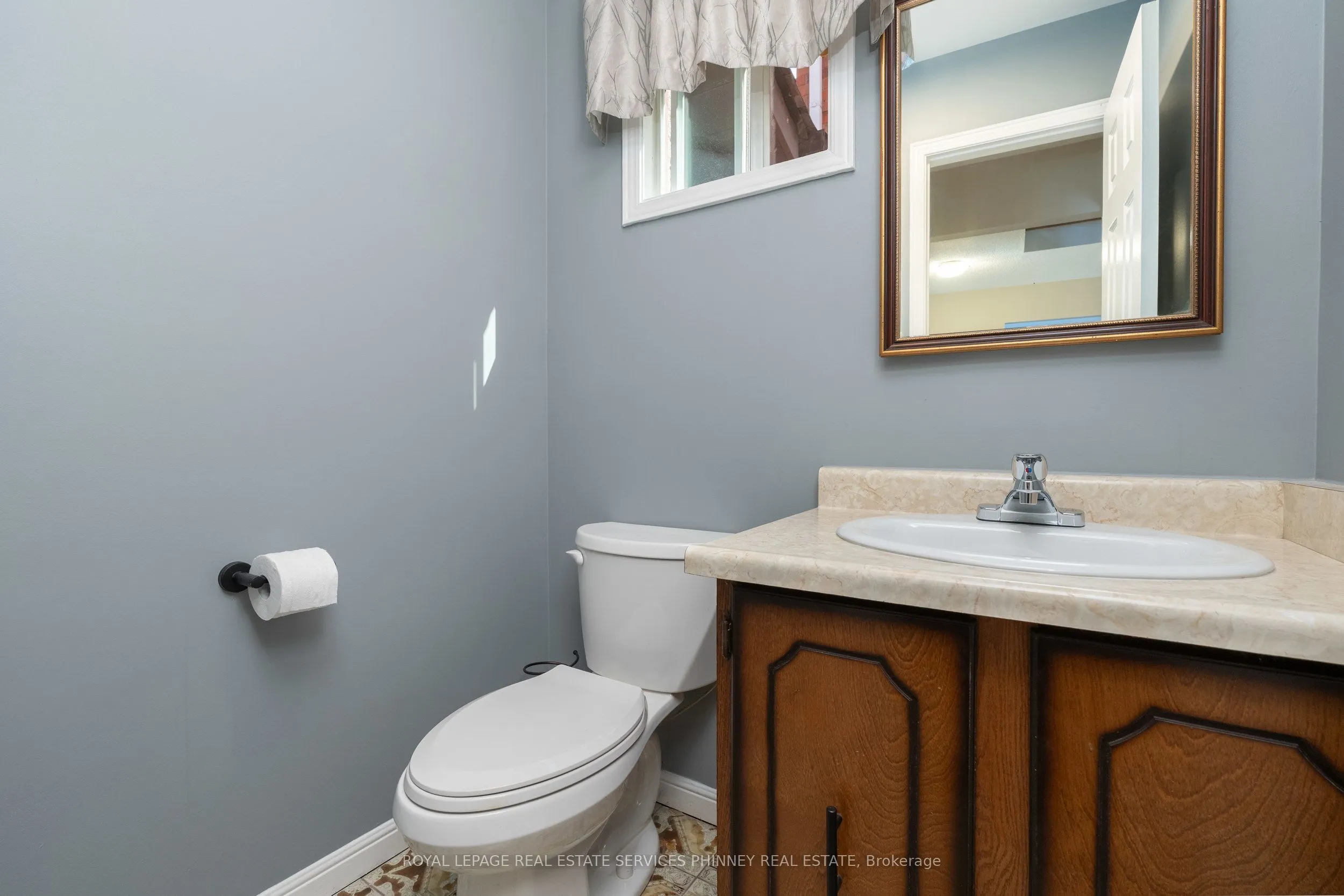 1005 Queen Street W