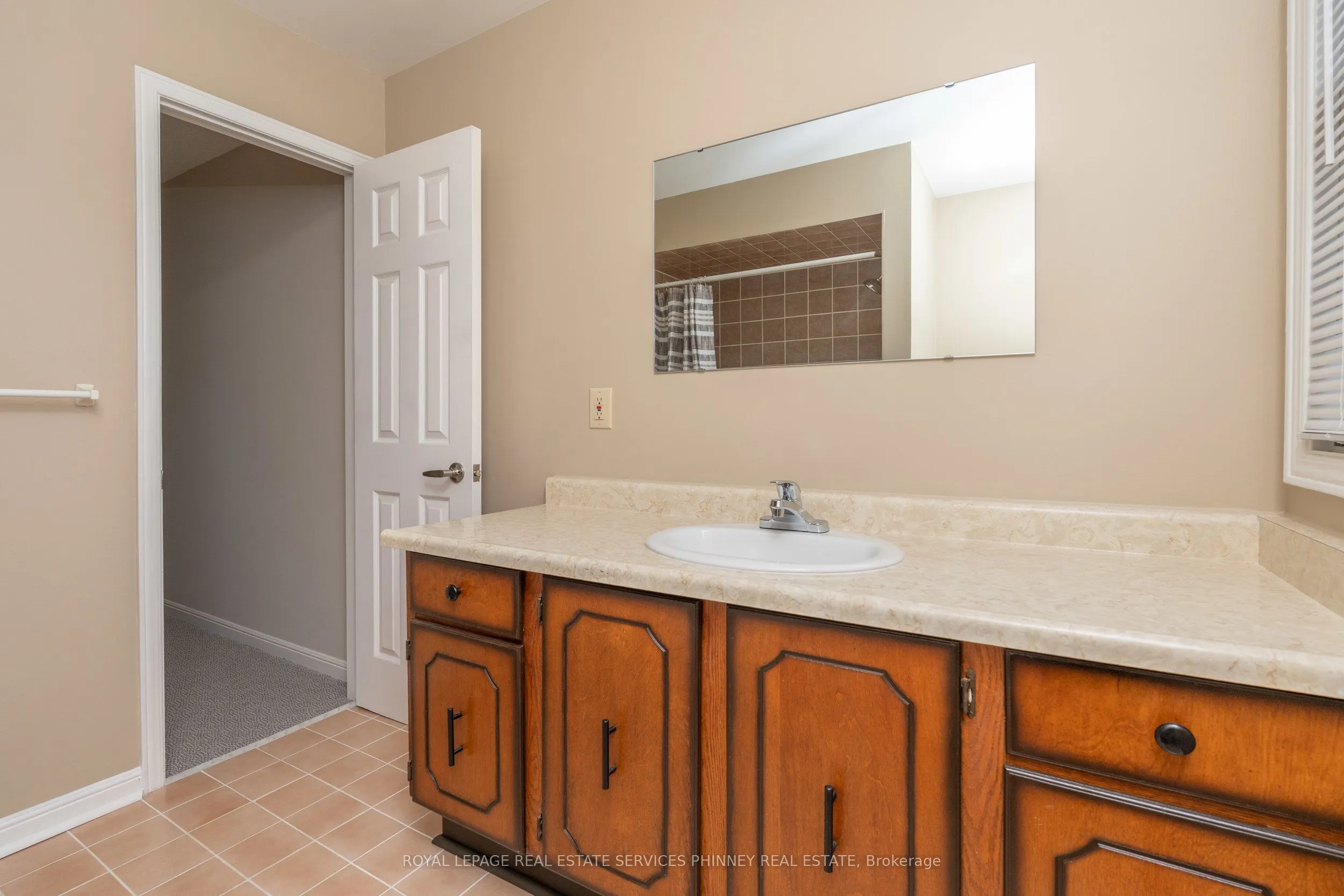 1005 Queen Street W
