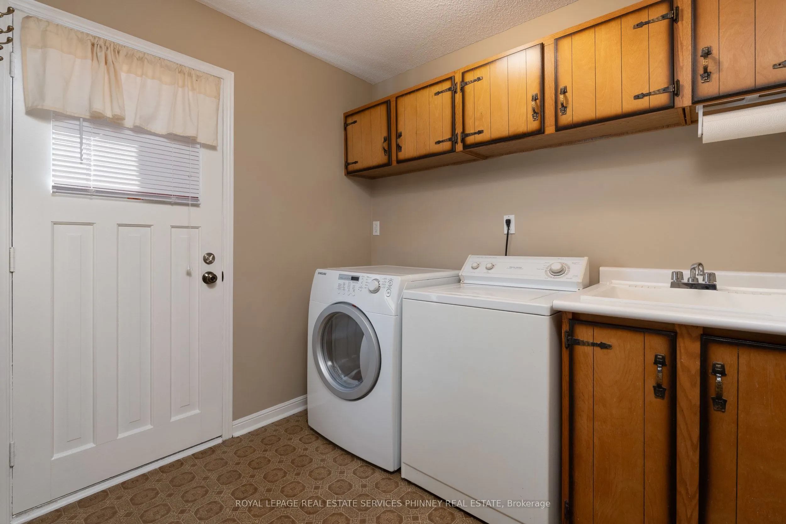 1005 Queen Street W