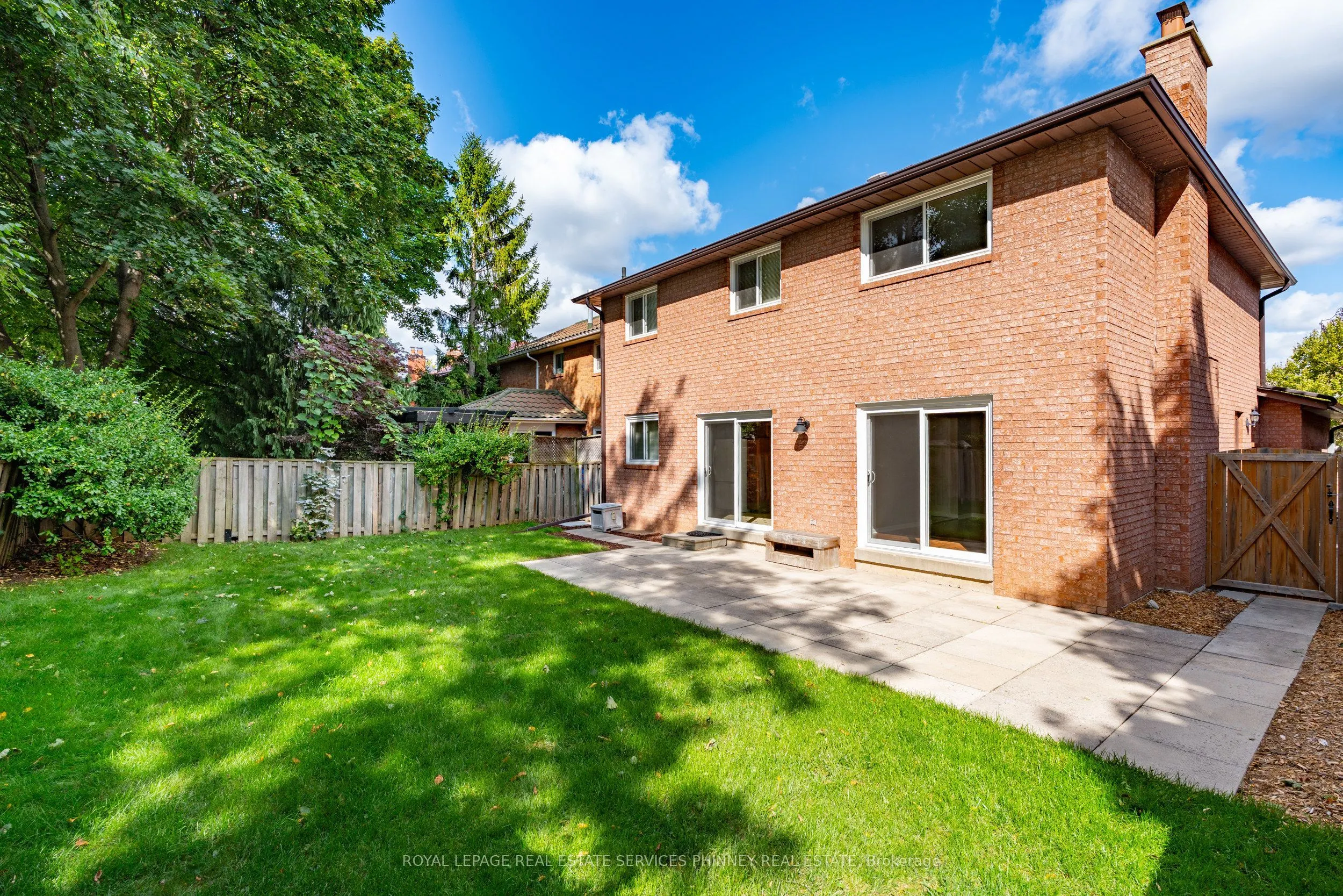 1005 Queen Street W