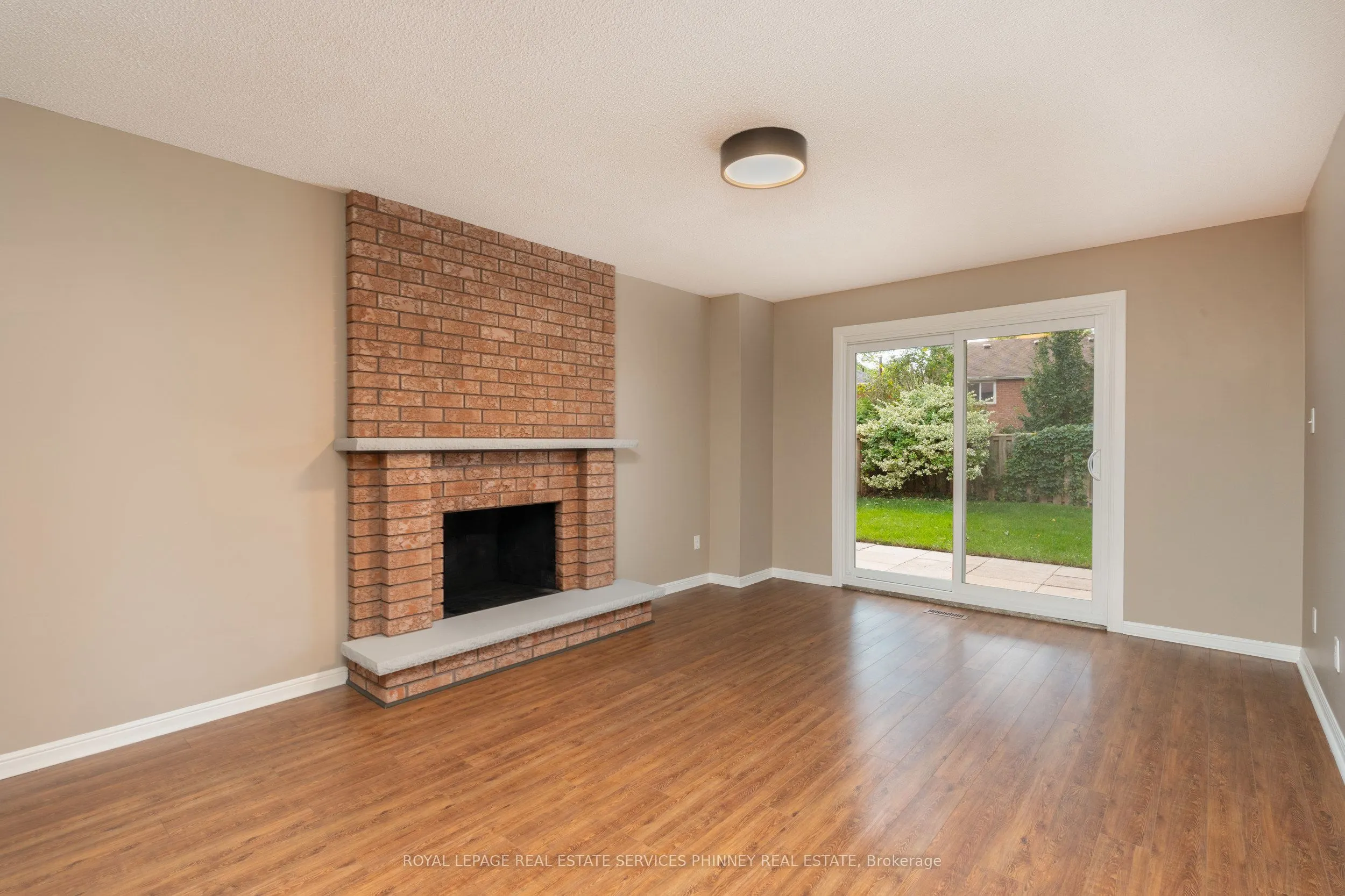1005 Queen Street W