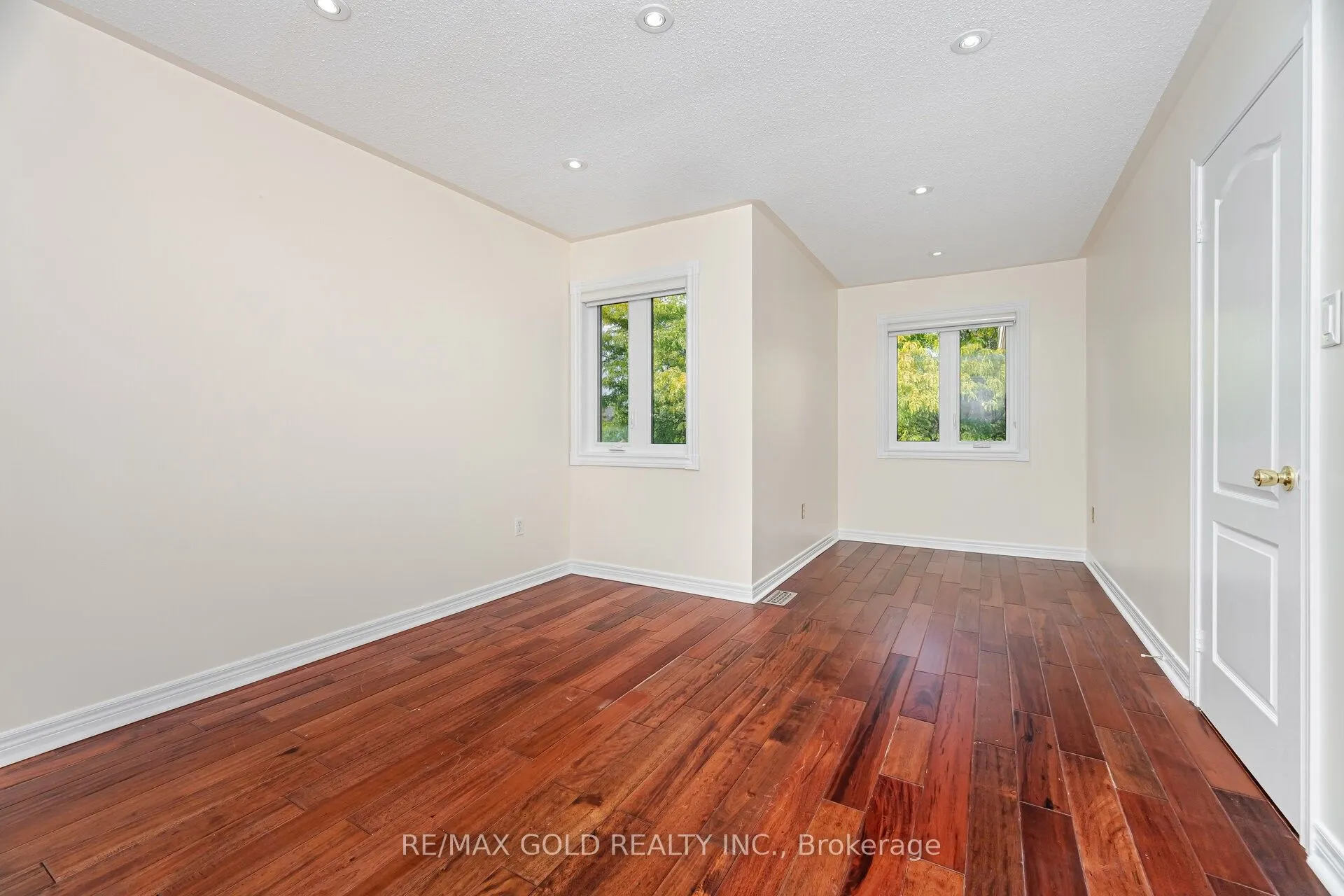 30 Golden Eagle Road