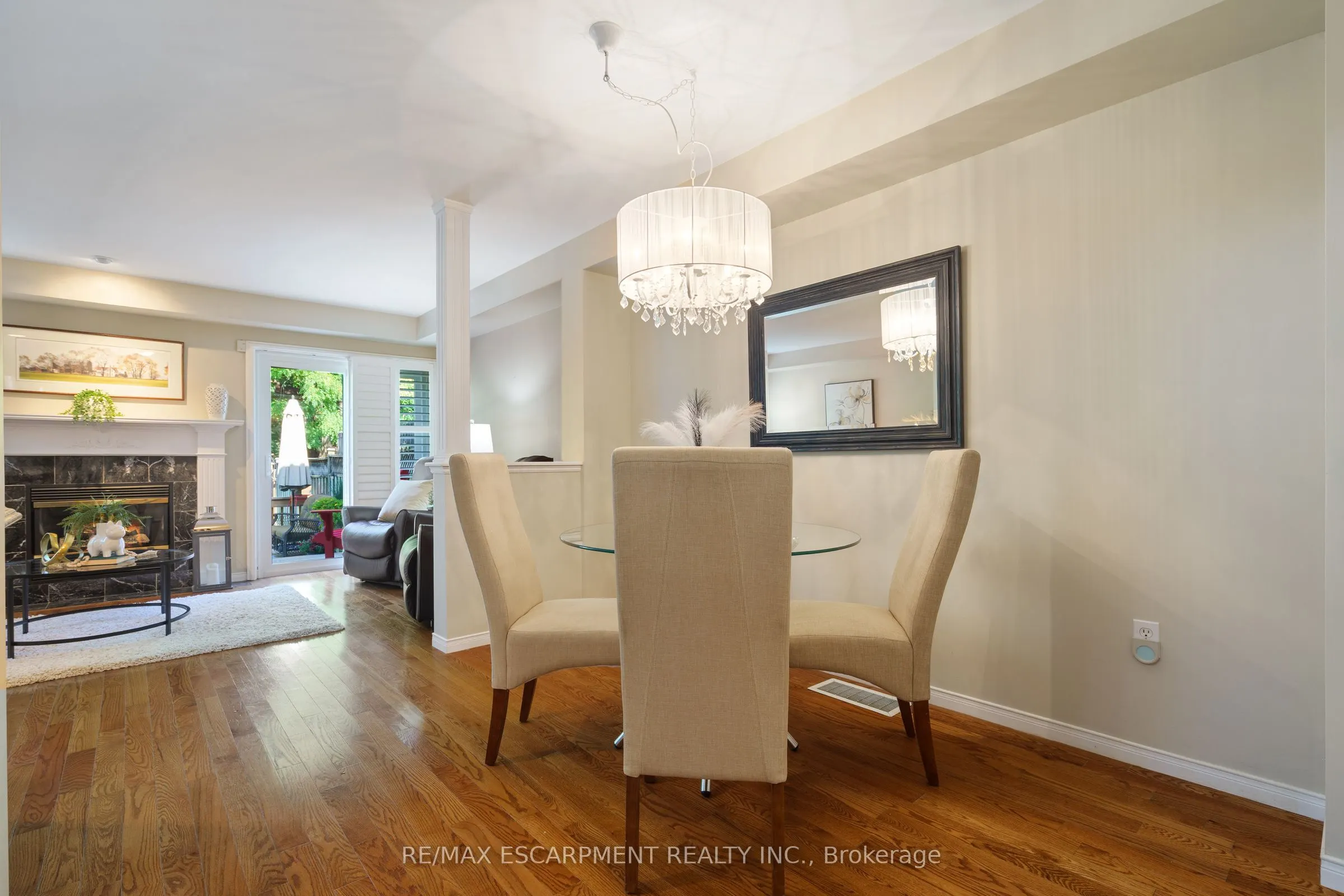 43 Fairwood Place W