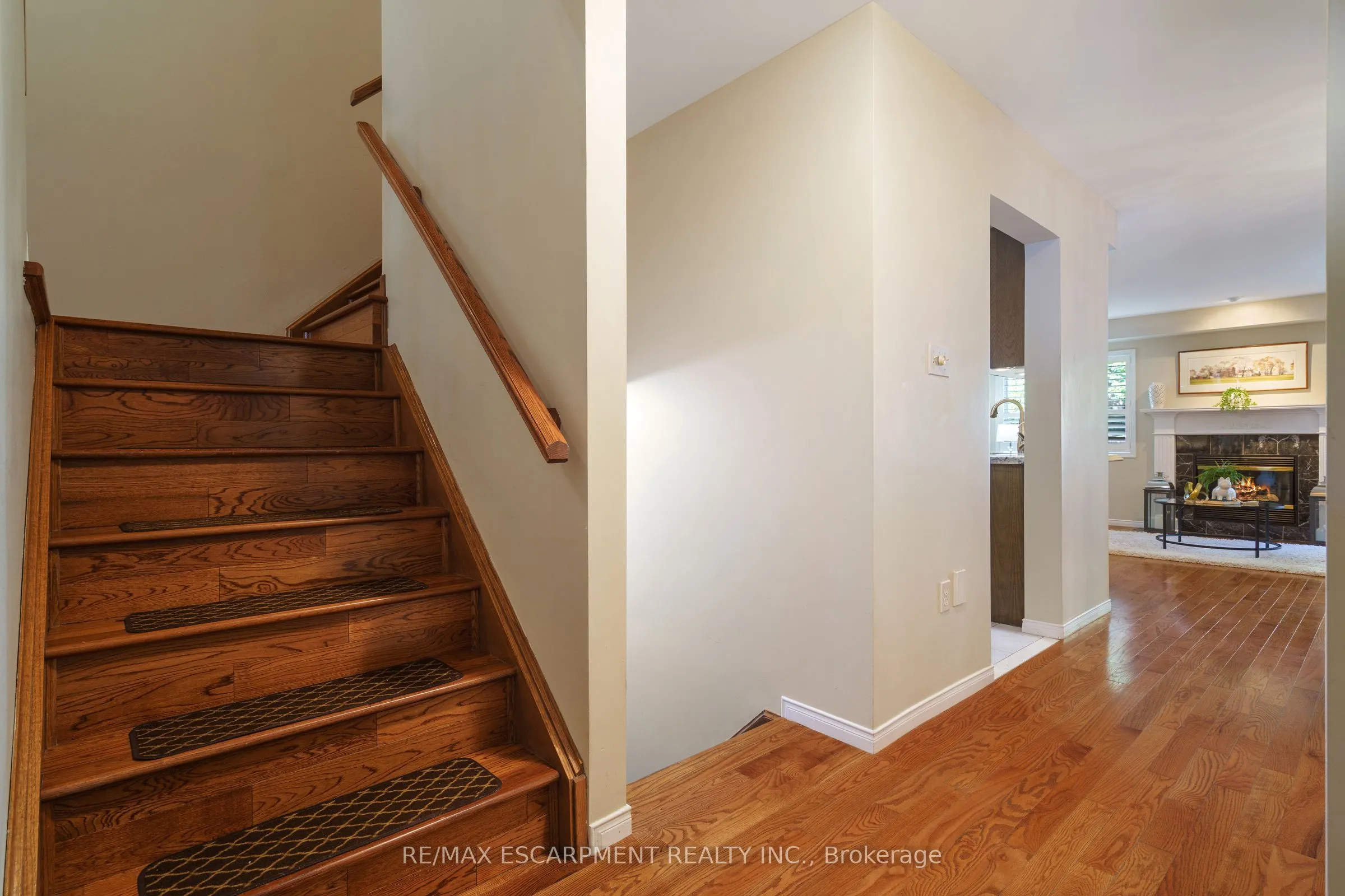 43 Fairwood Place W