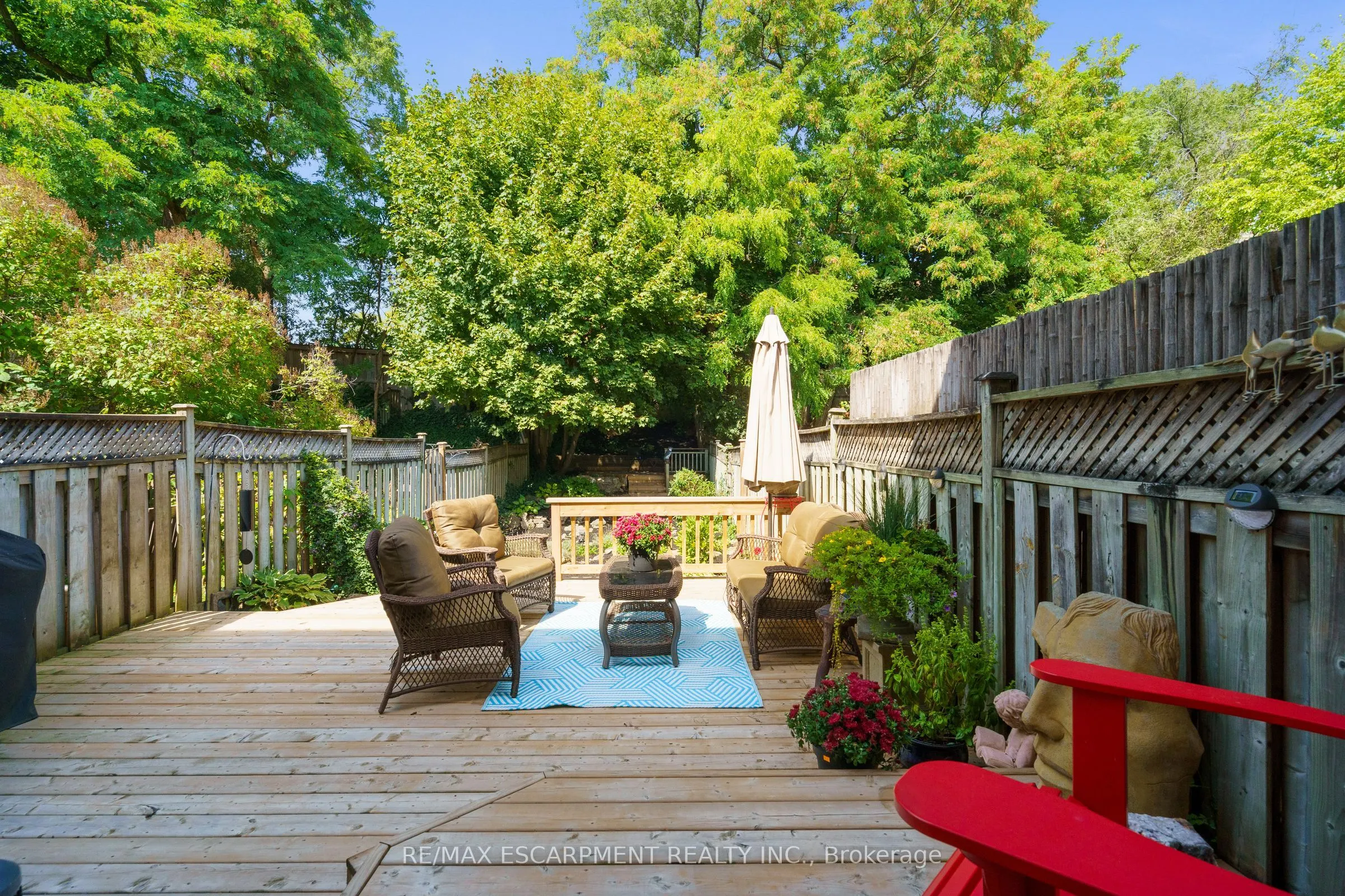 43 Fairwood Place W