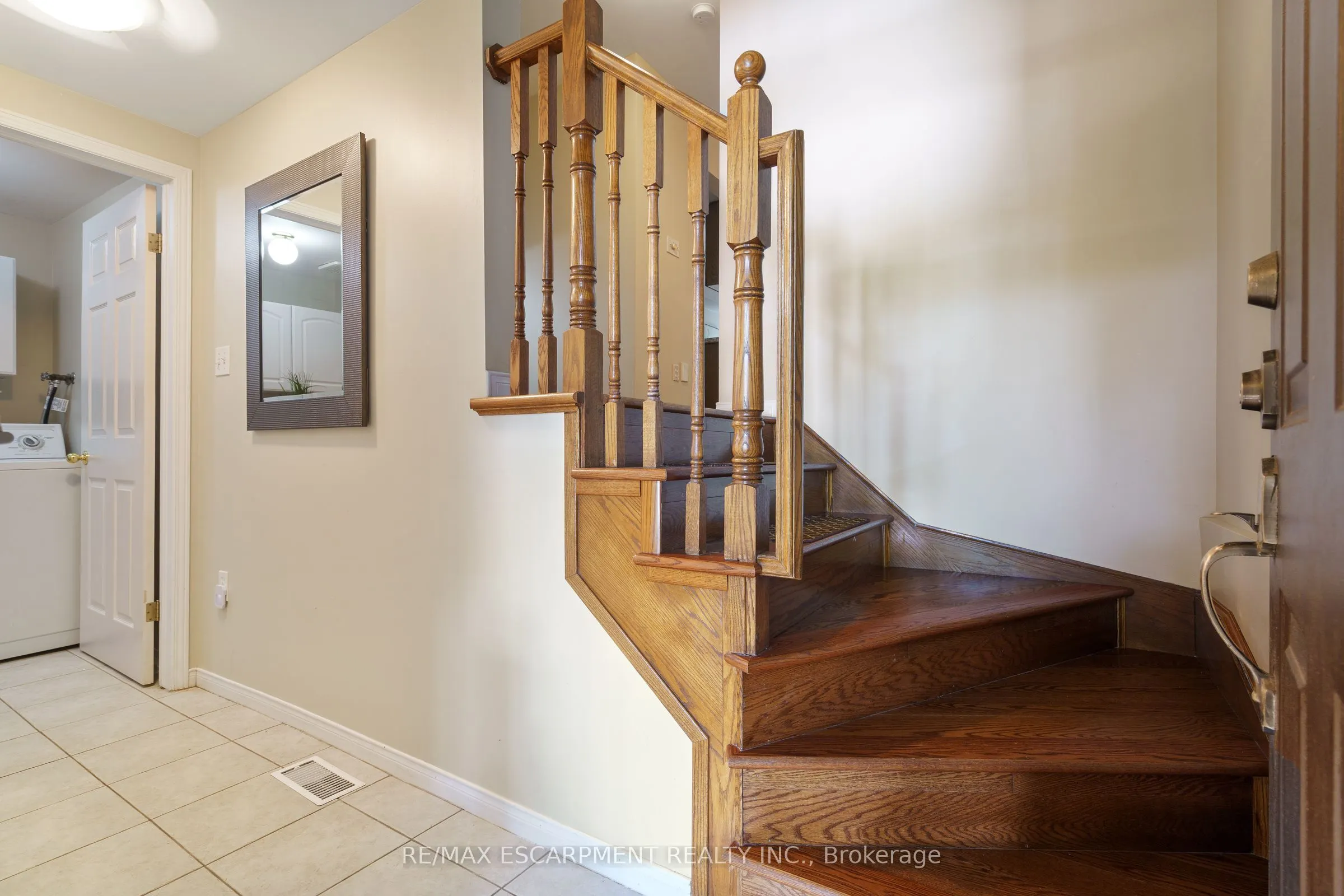 43 Fairwood Place W