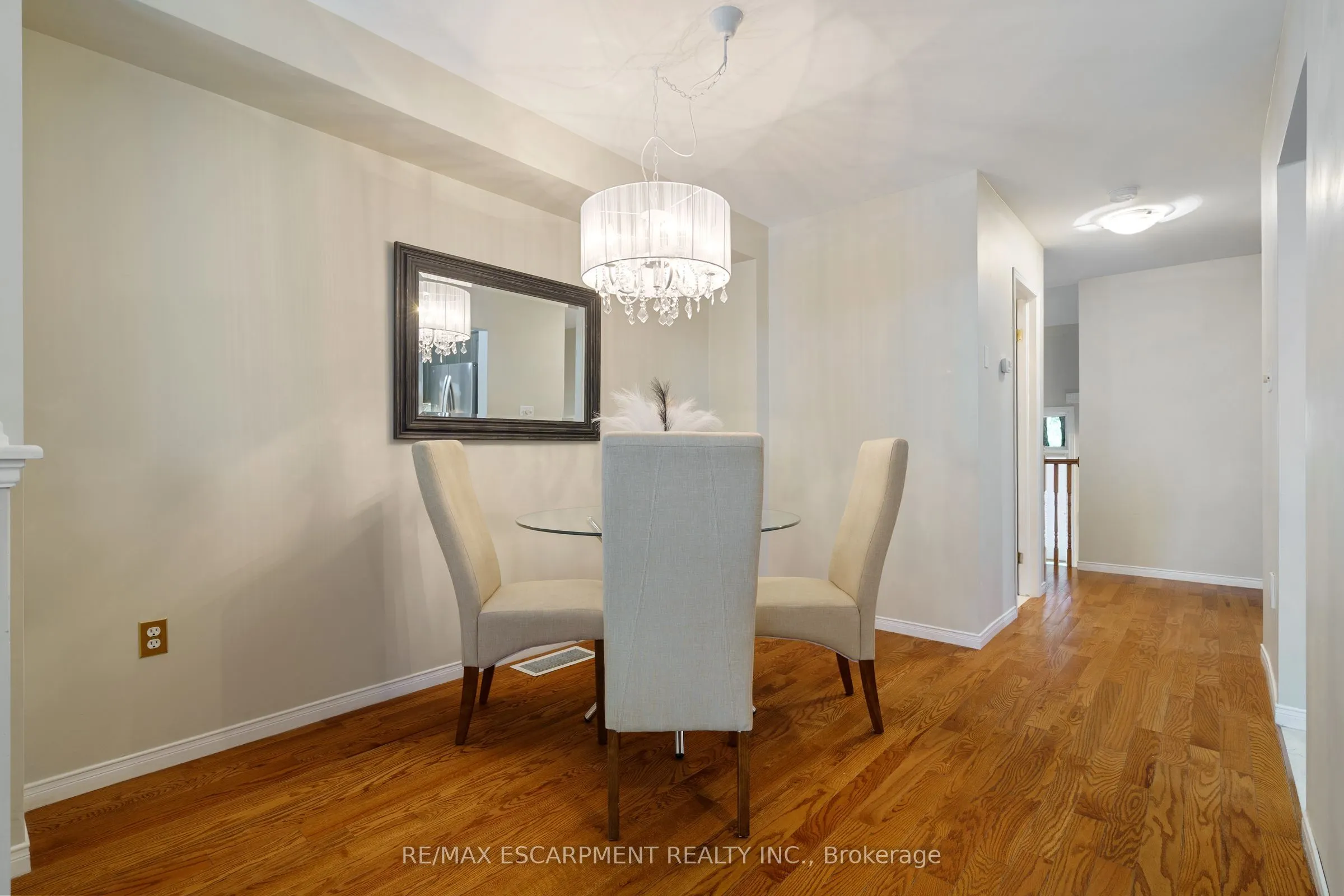 43 Fairwood Place W