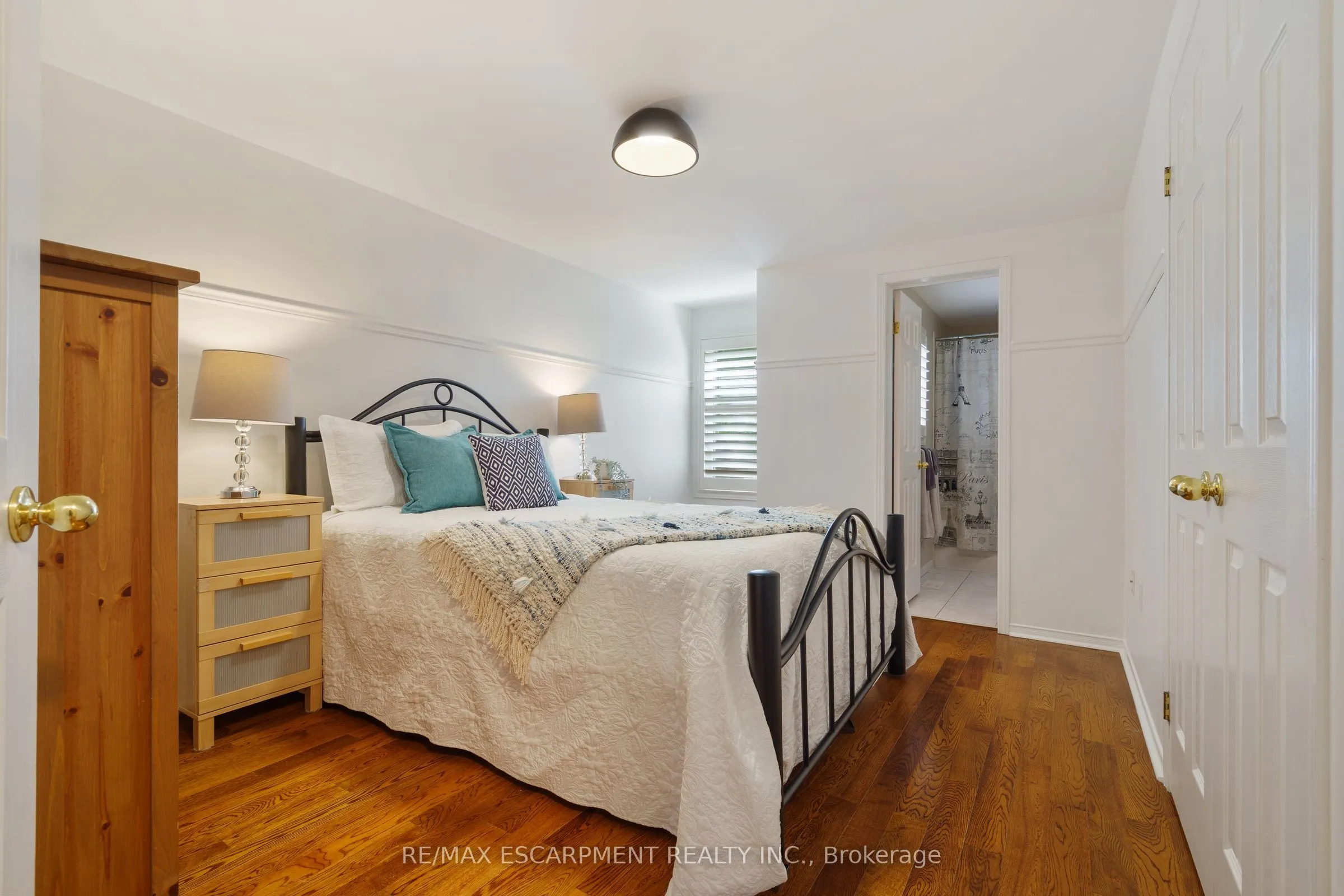 43 Fairwood Place W