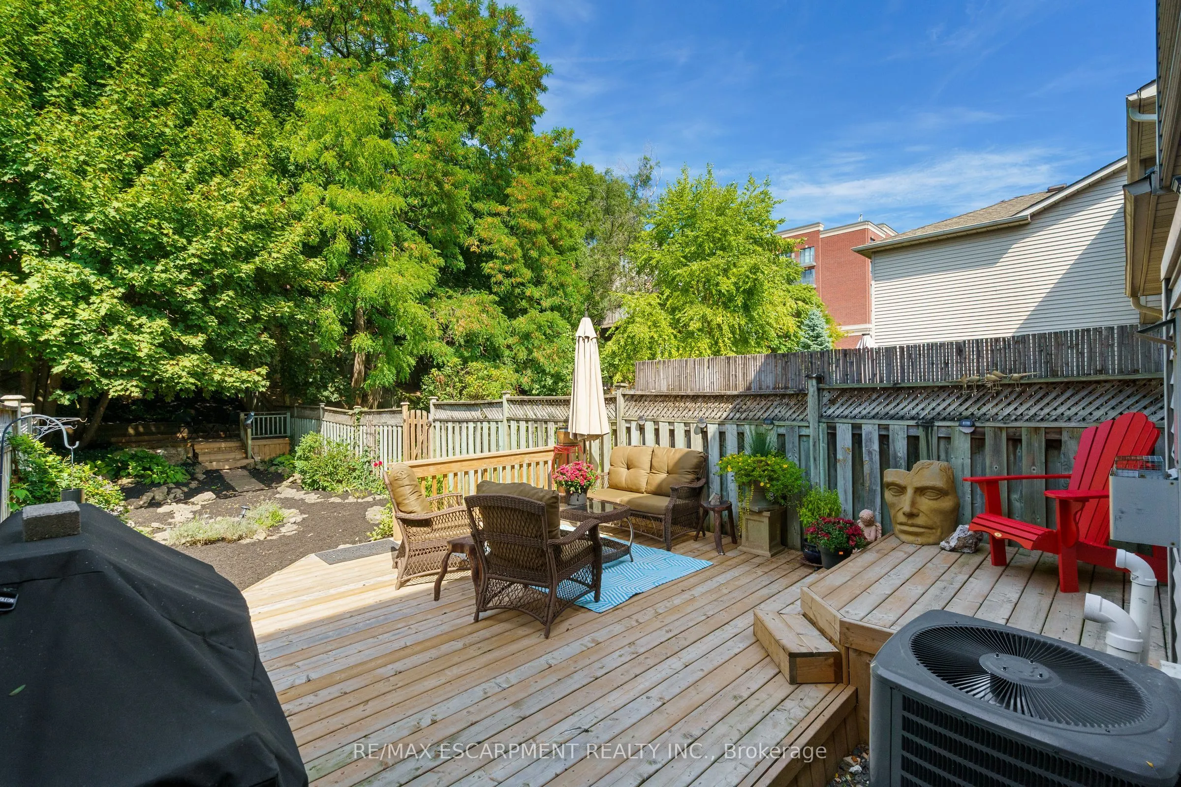 43 Fairwood Place W