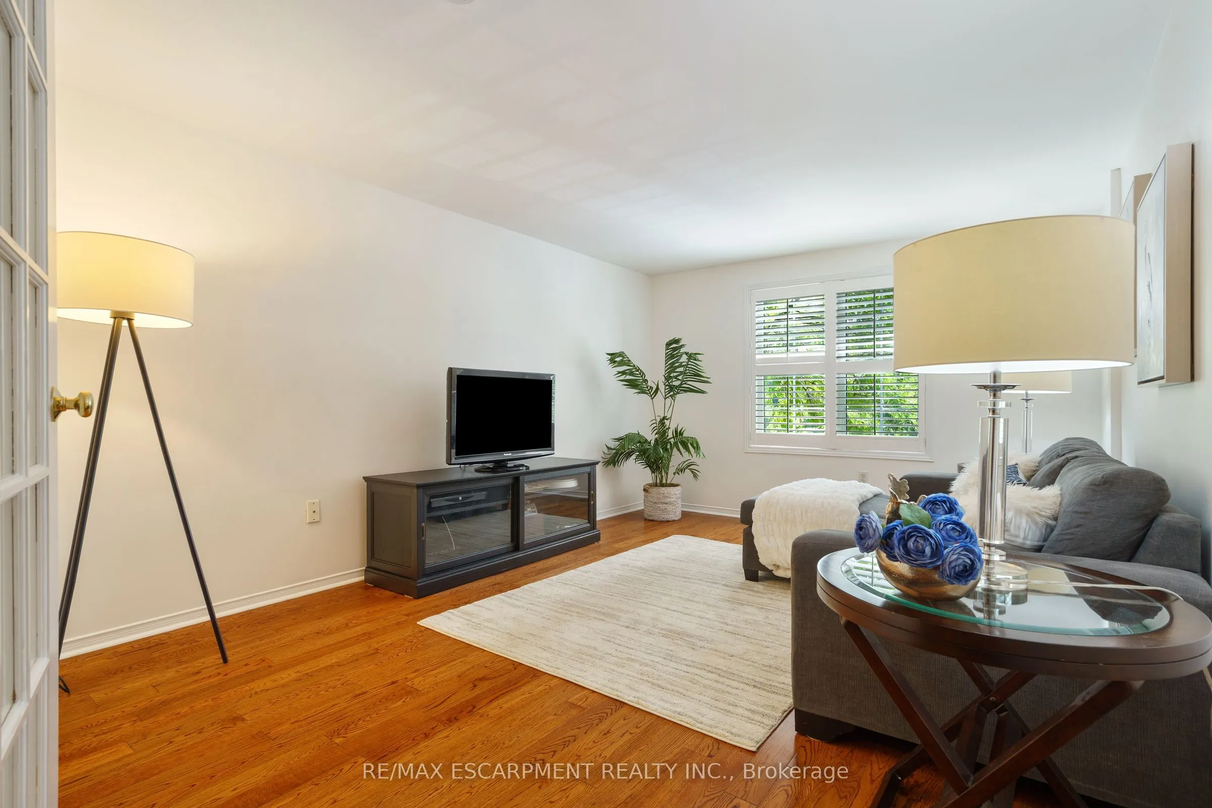 43 Fairwood Place W