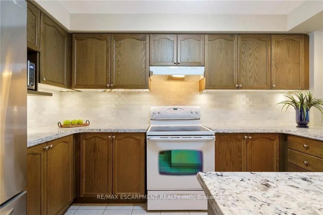 43 Fairwood Place W