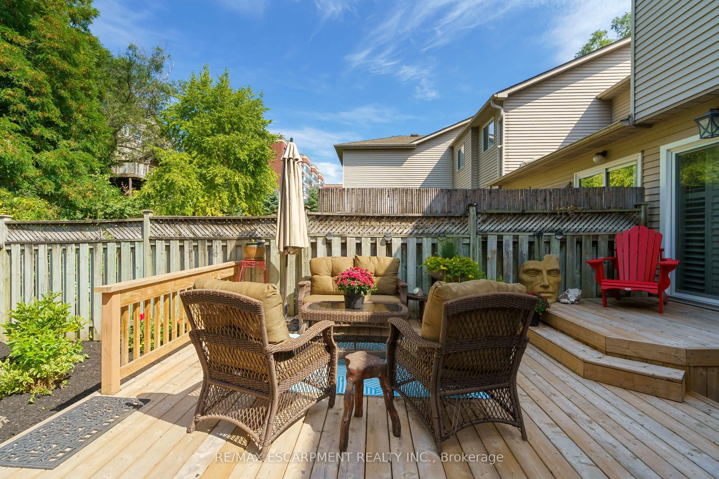 43 Fairwood Place W