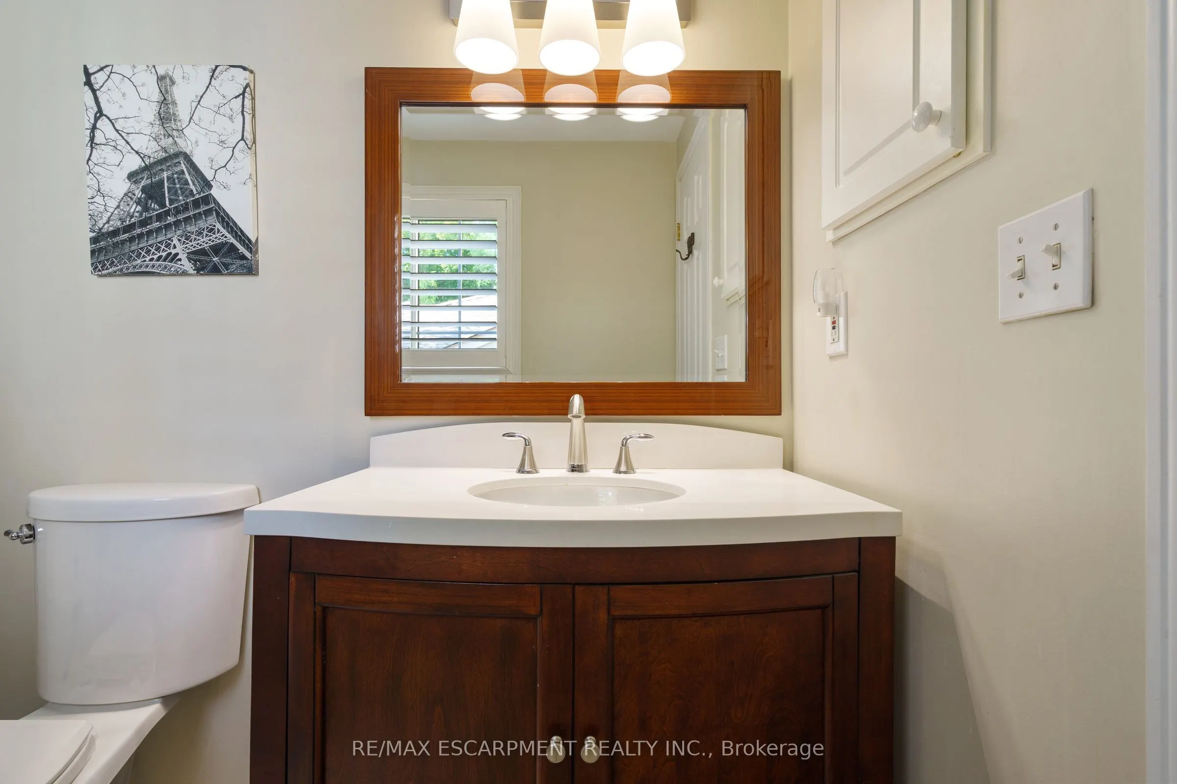 43 Fairwood Place W
