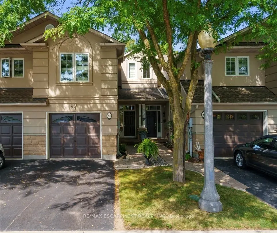 43 Fairwood Place W