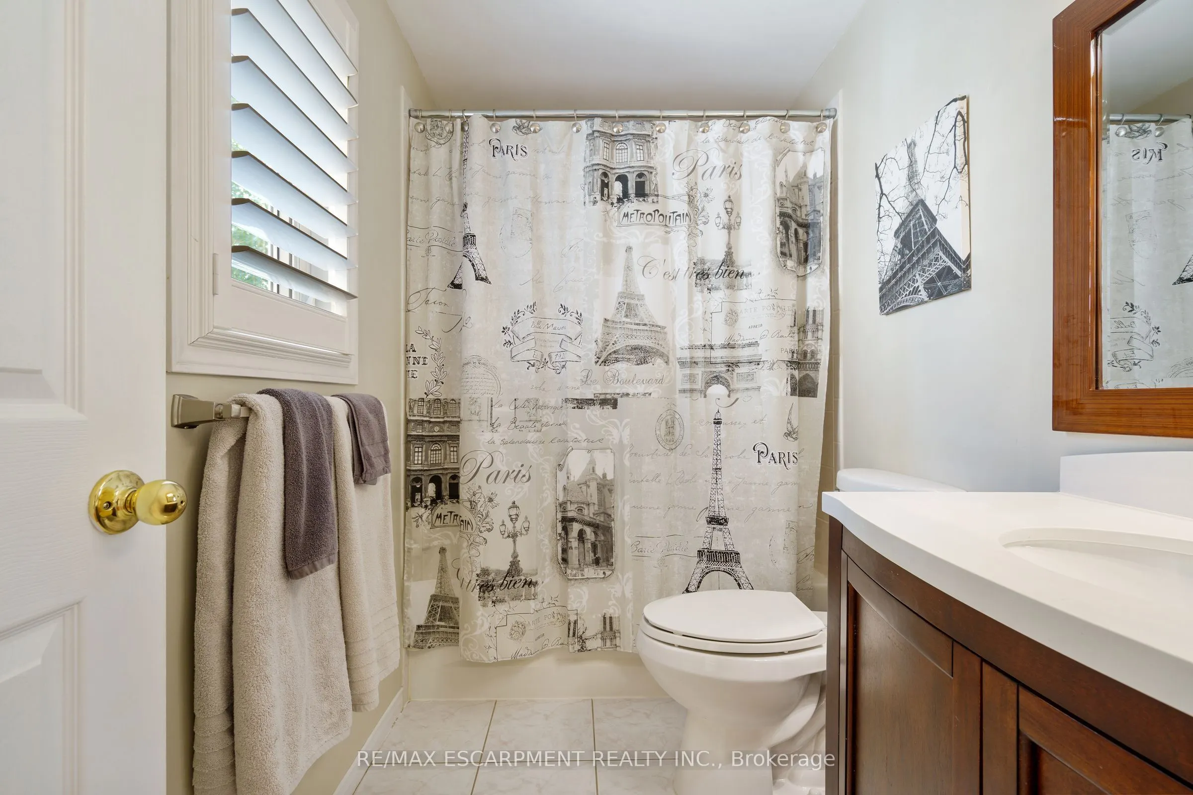 43 Fairwood Place W