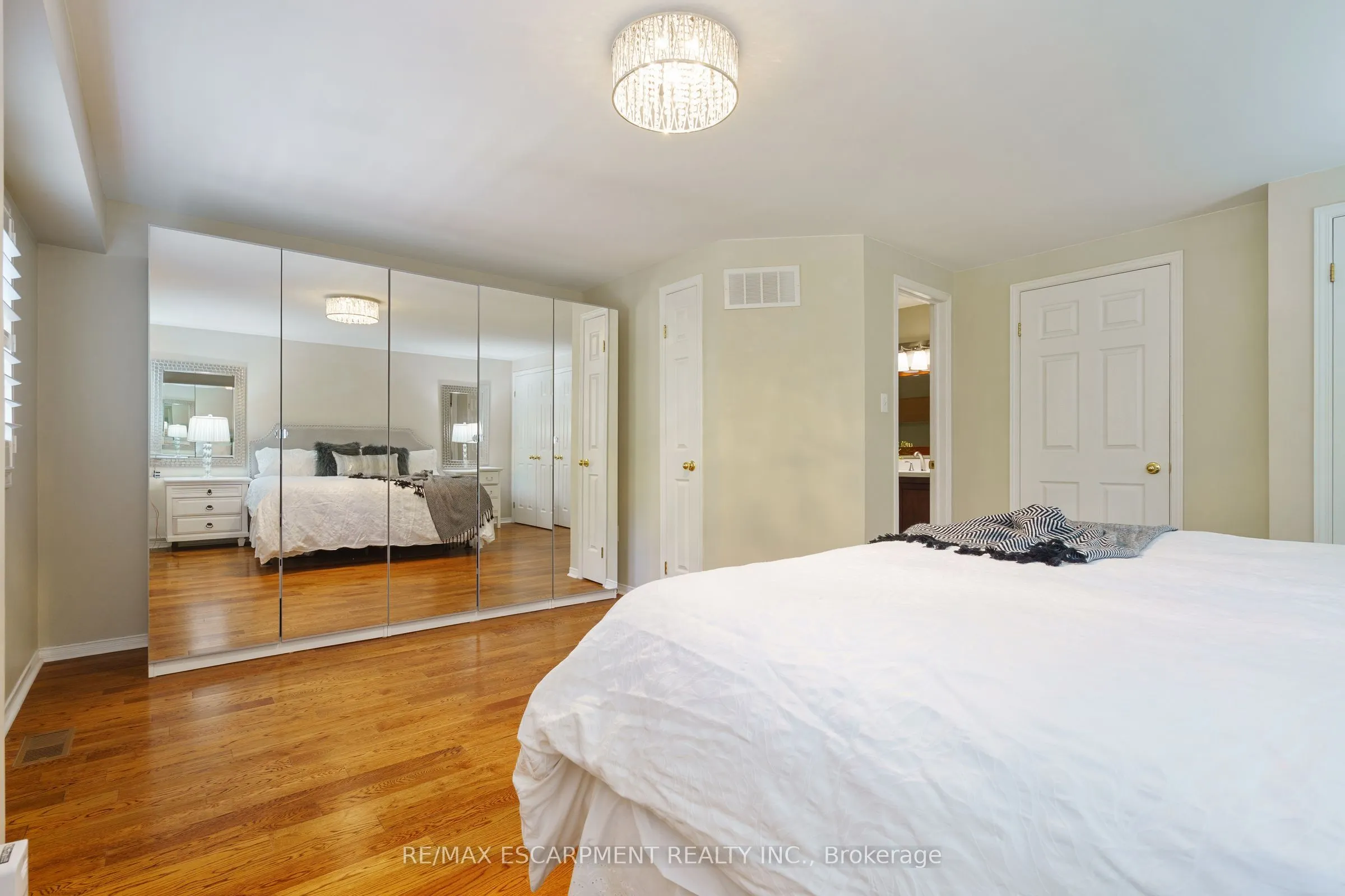 43 Fairwood Place W