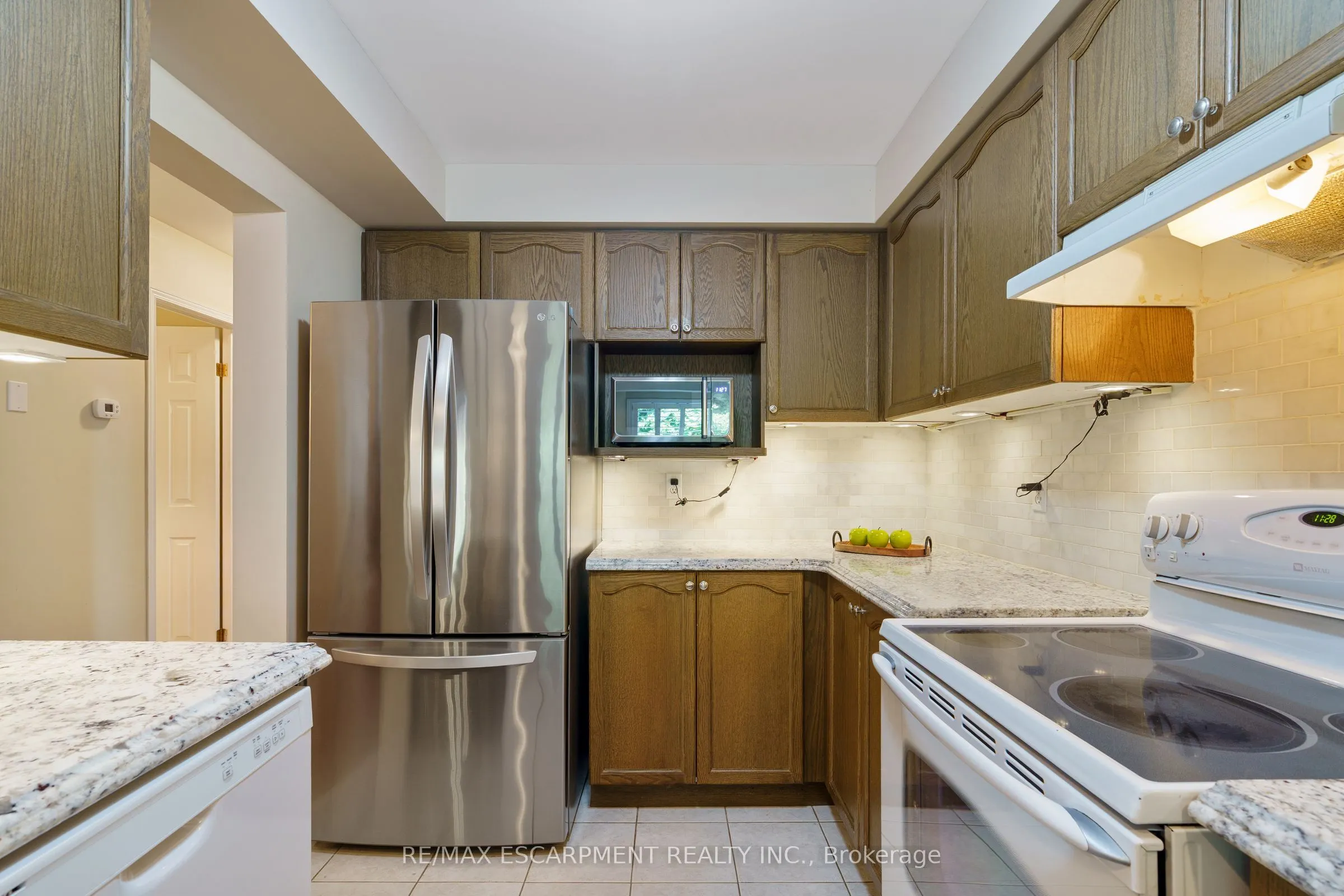 43 Fairwood Place W