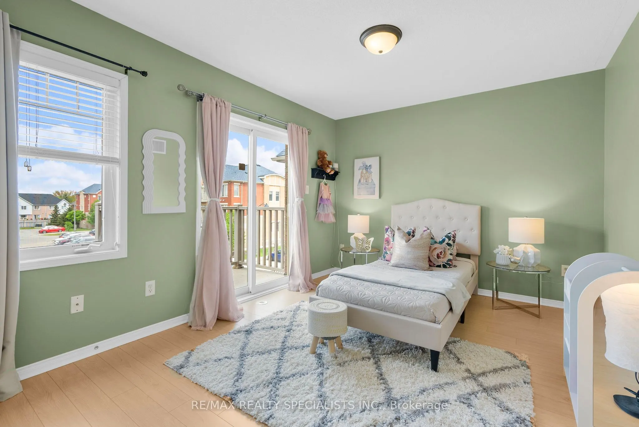 3985 Eglinton Avenue W, #19