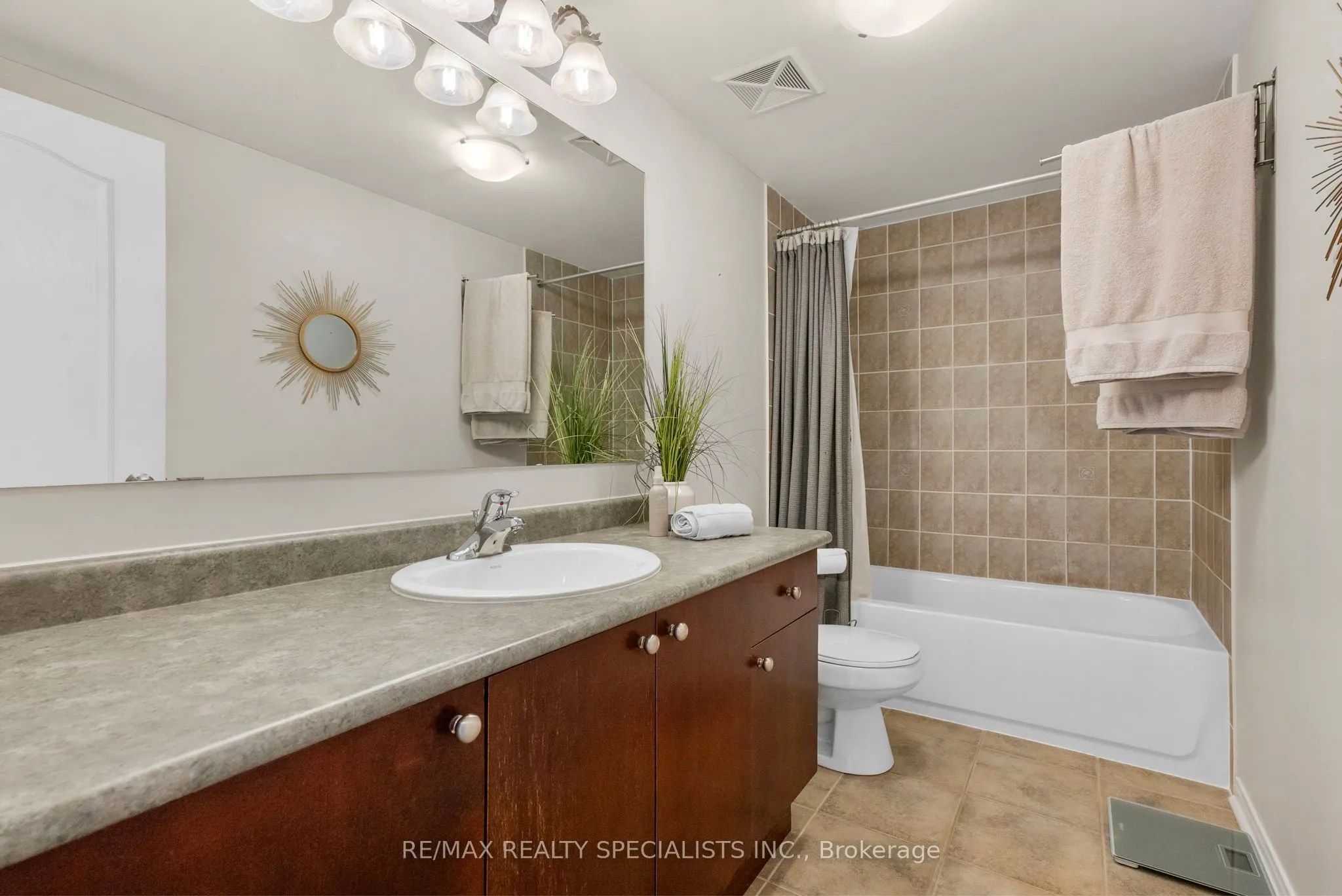 3985 Eglinton Avenue W, #19