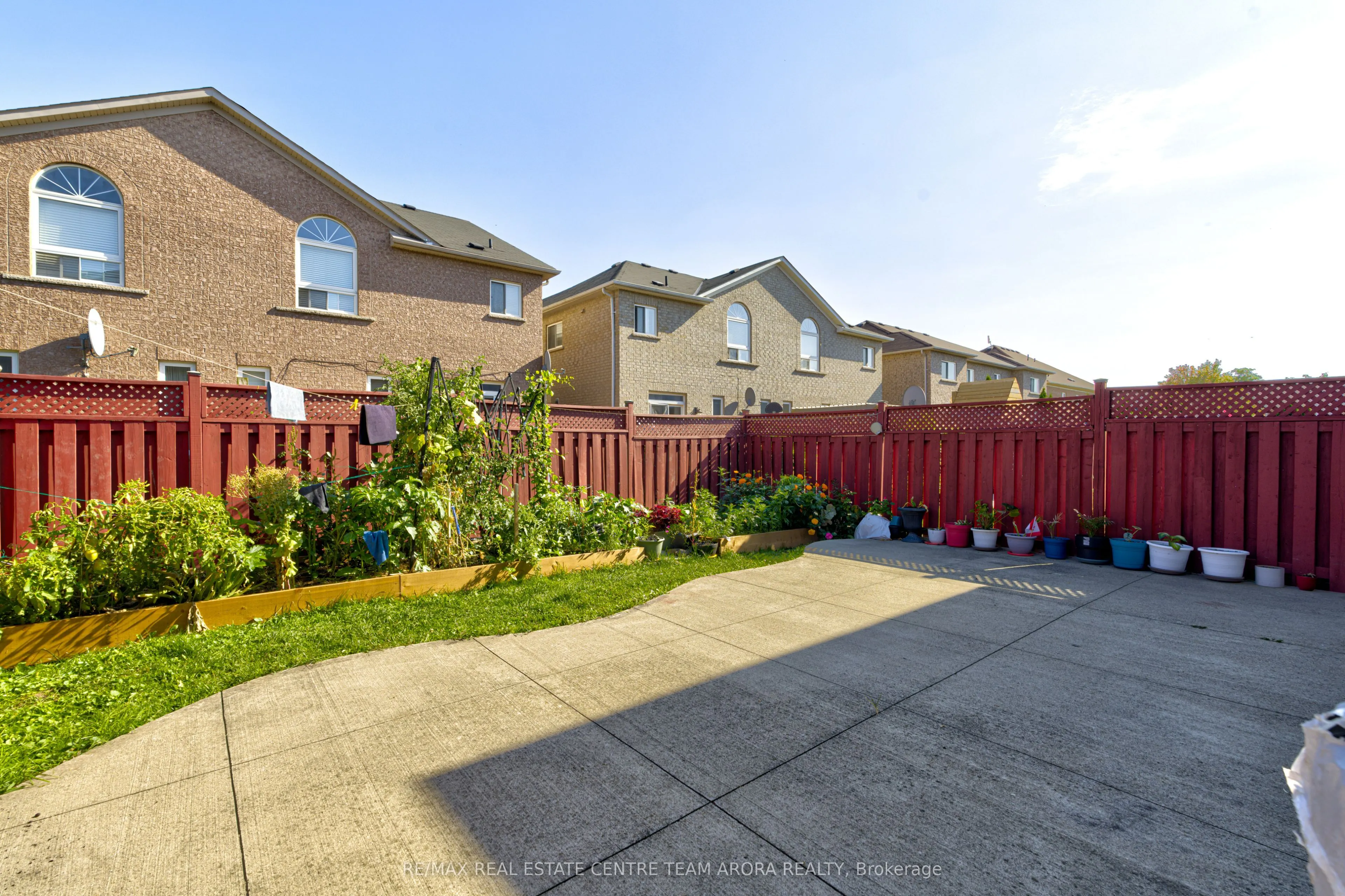 65 Pergola Way