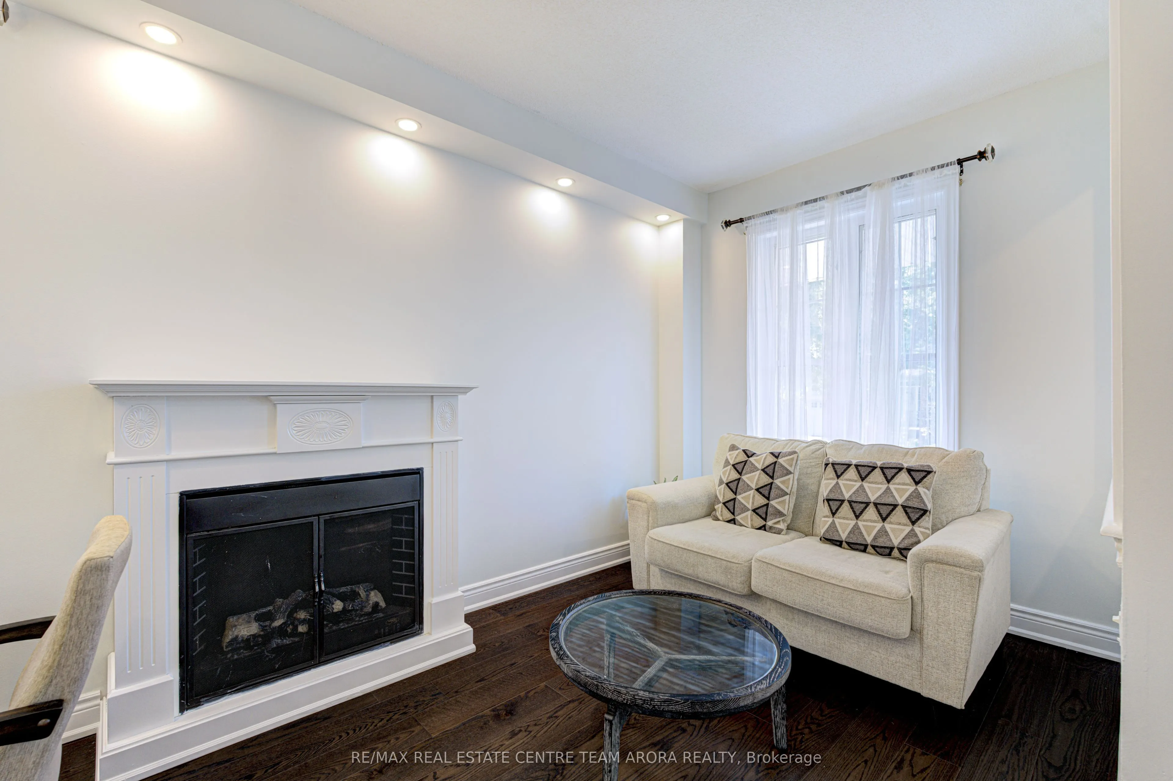 65 Pergola Way