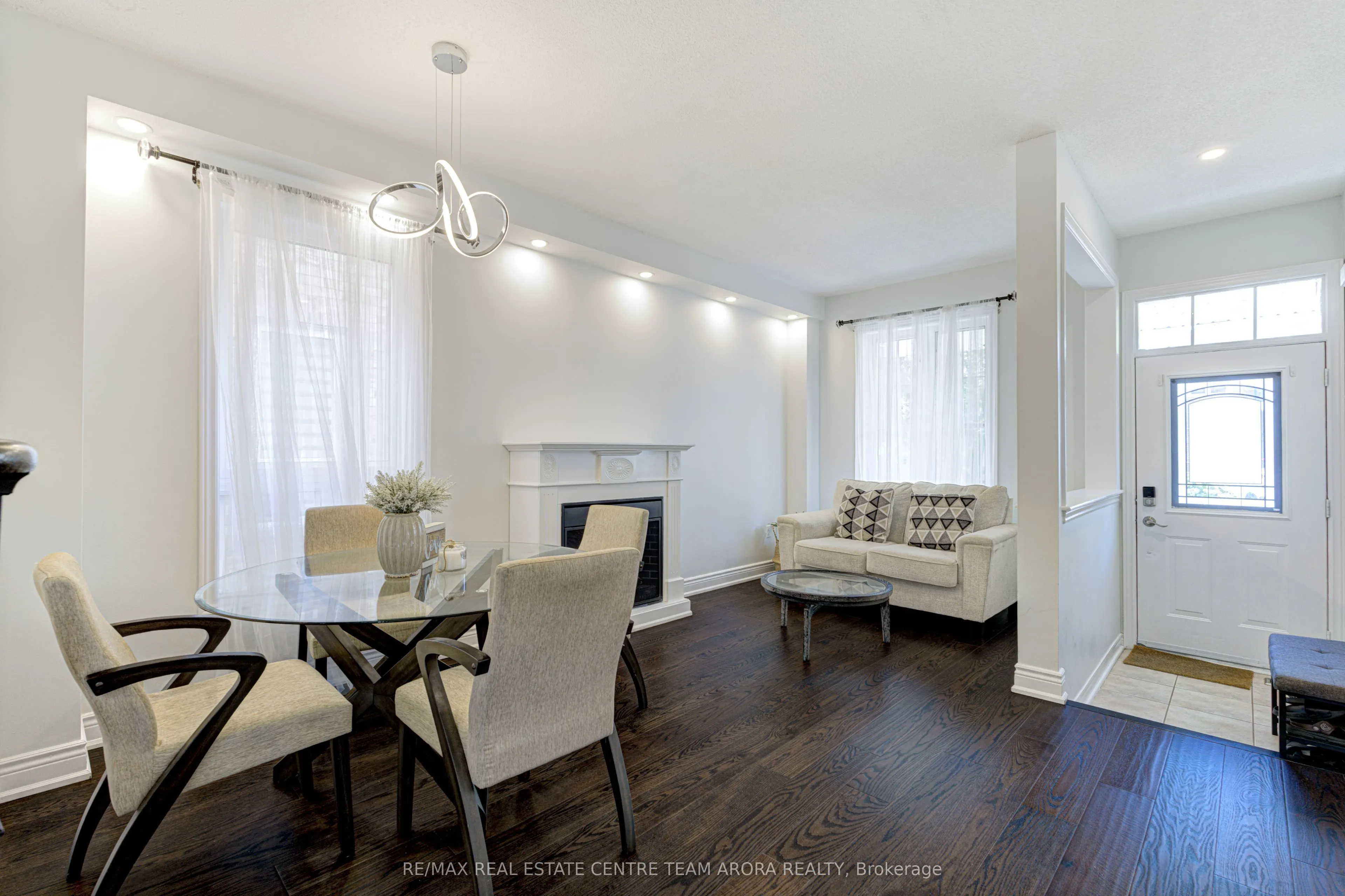 65 Pergola Way