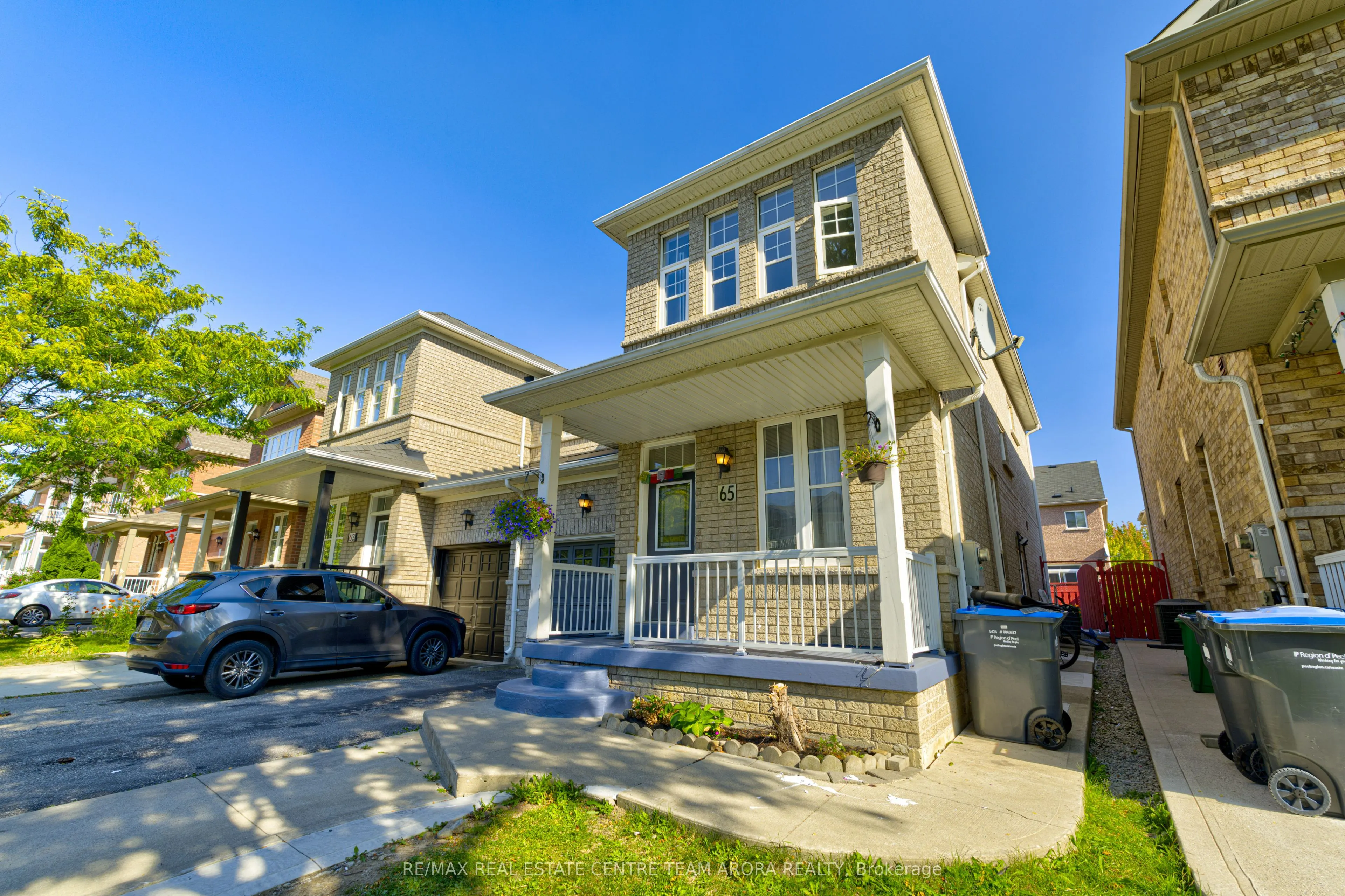 65 Pergola Way