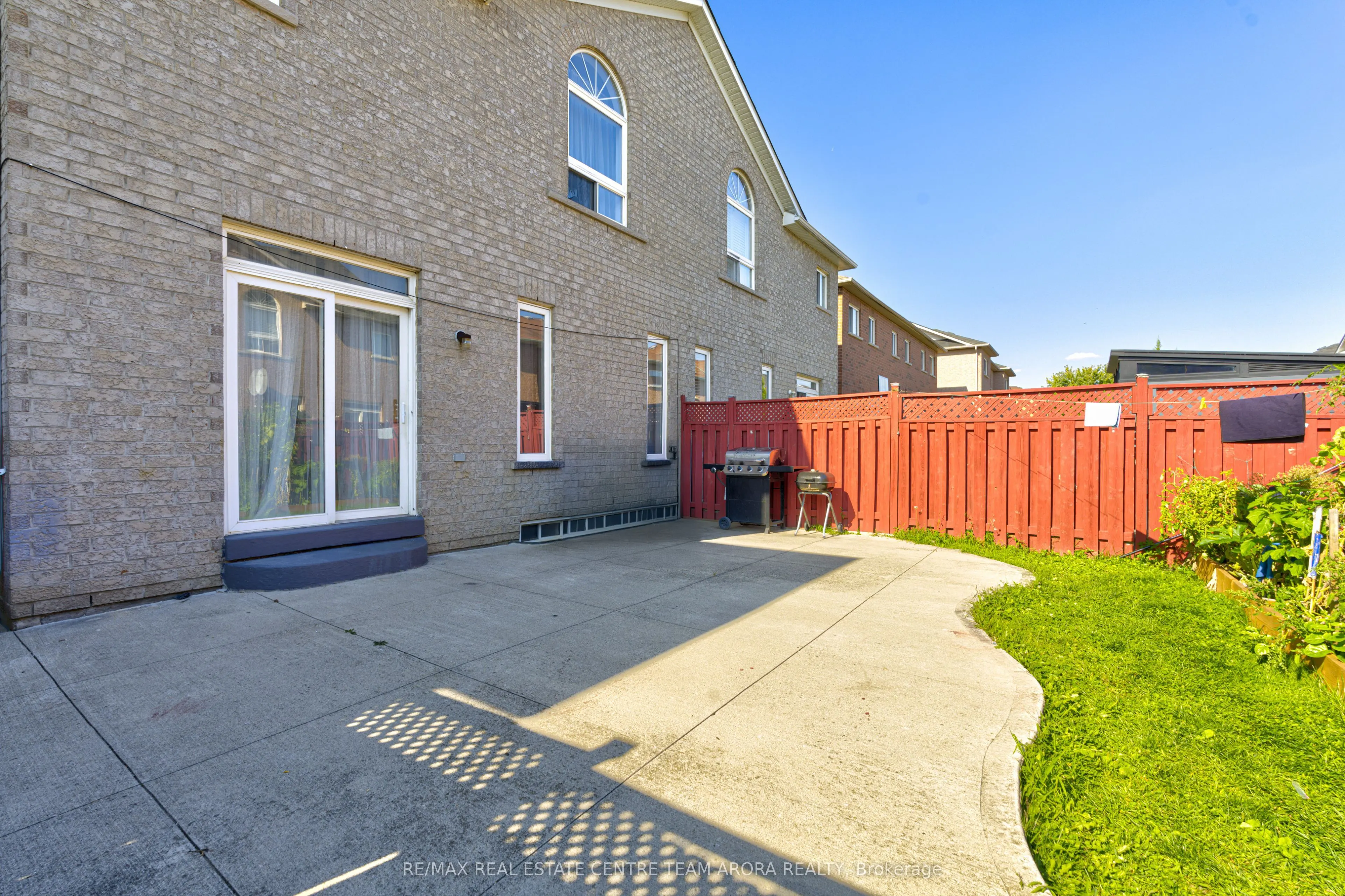 65 Pergola Way