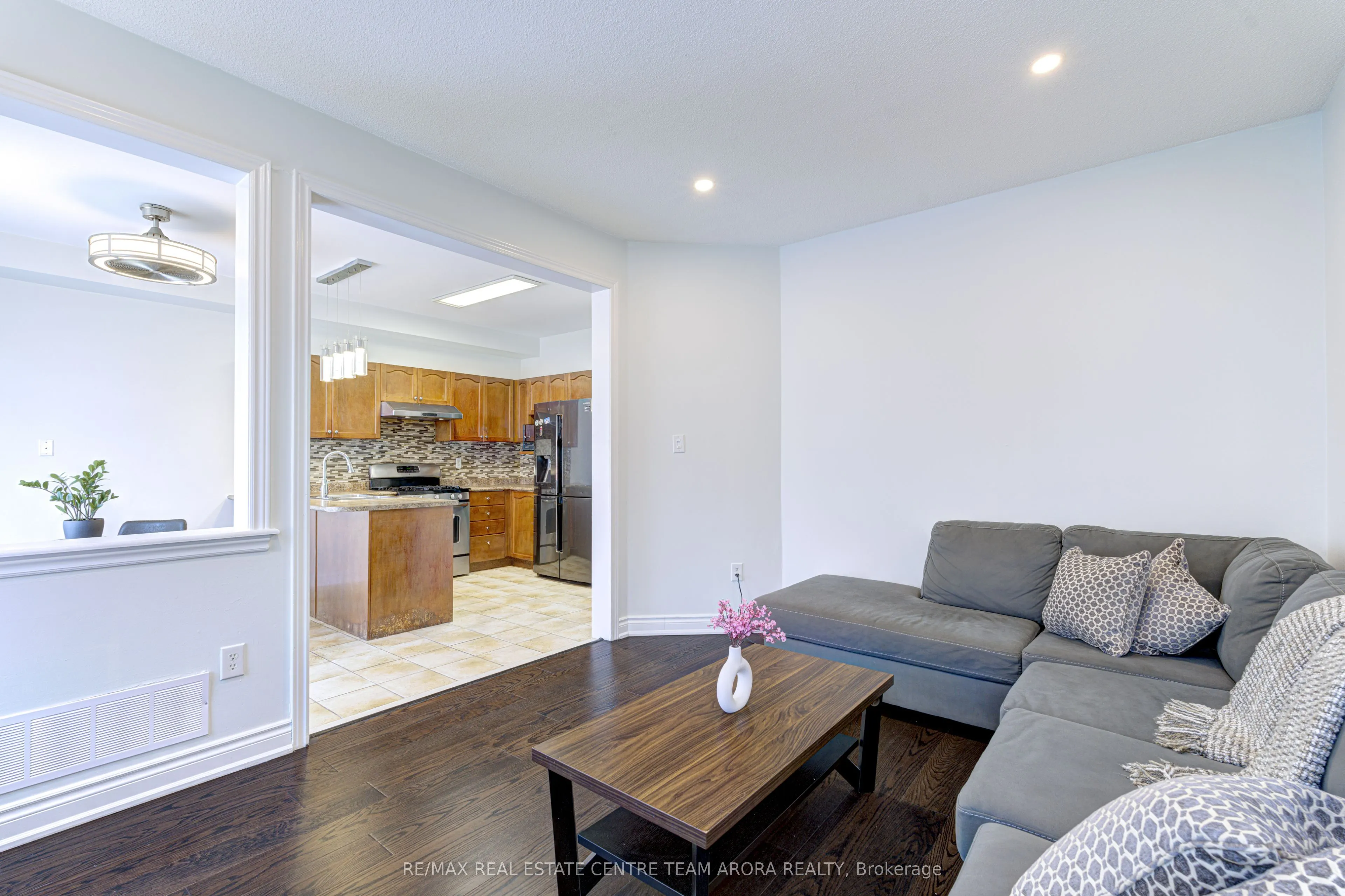 65 Pergola Way