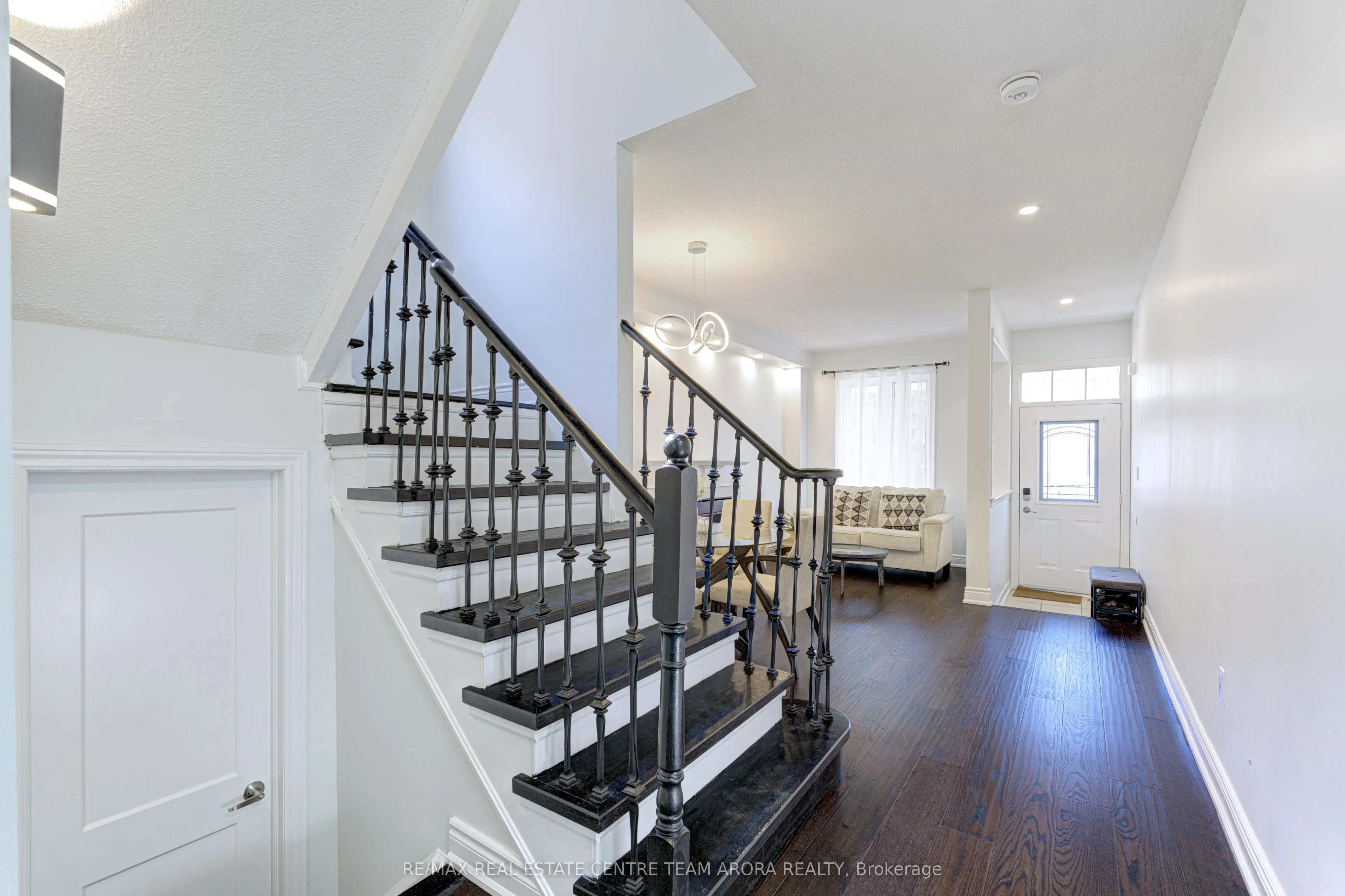 65 Pergola Way