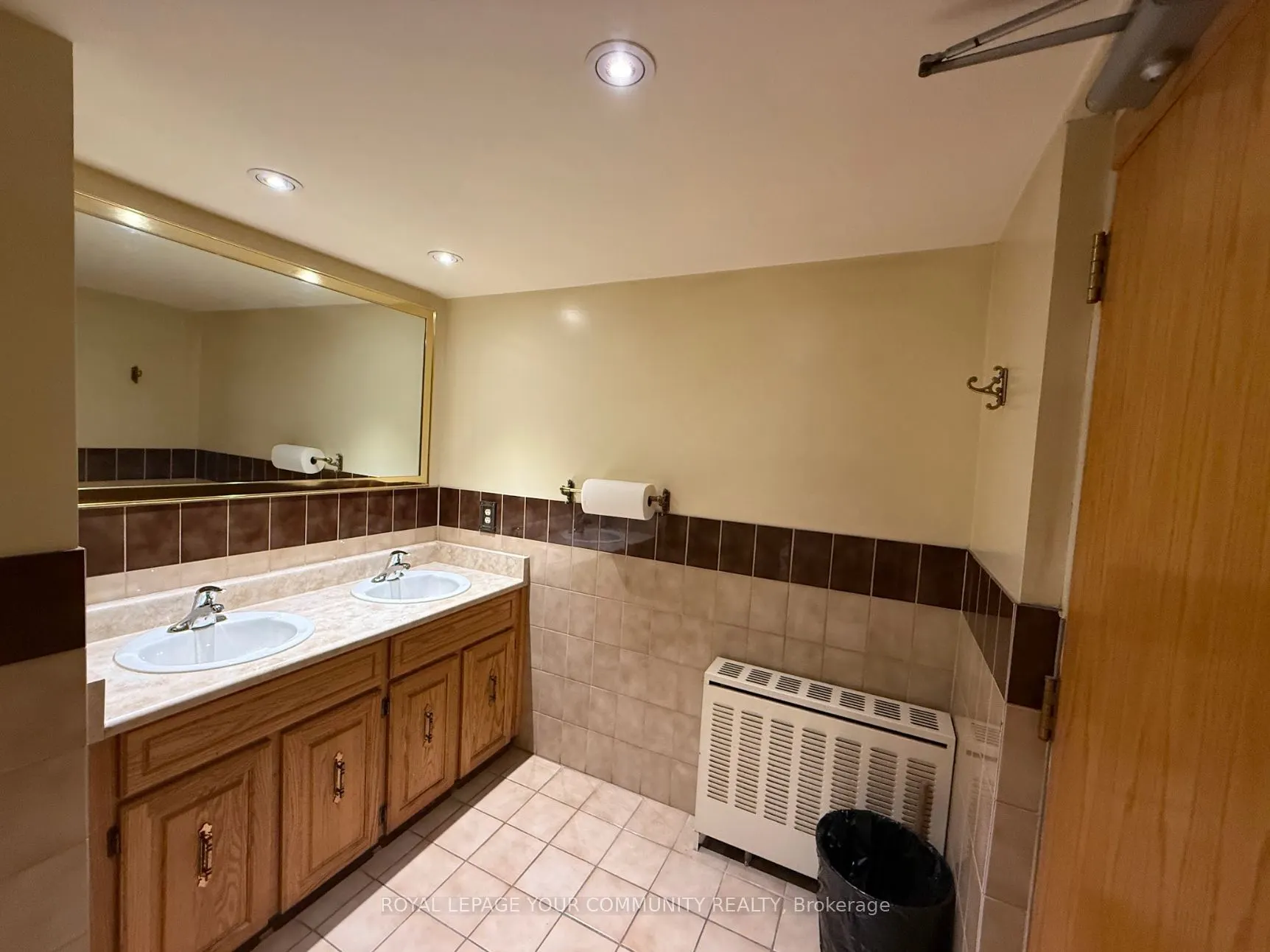 795 Wilson Avenue, #101