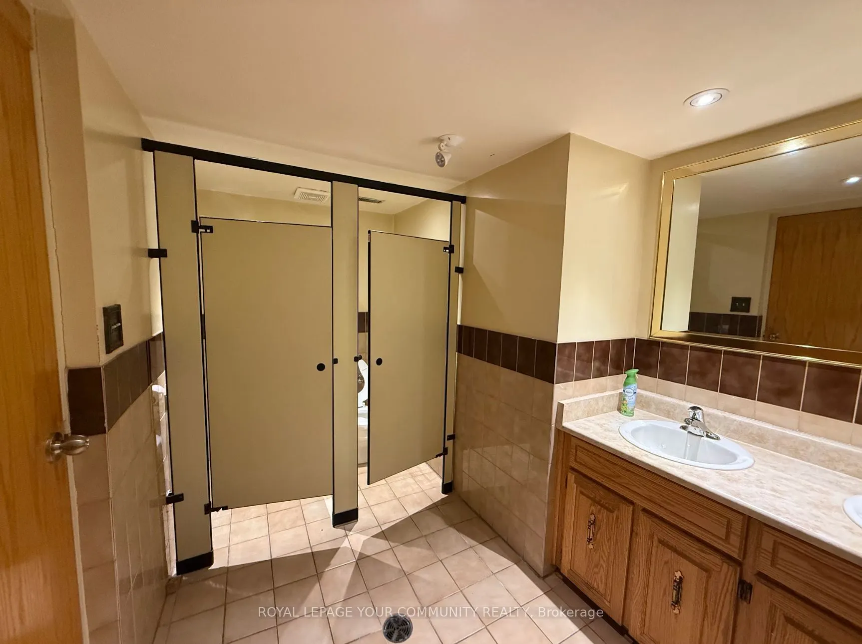 795 Wilson Avenue, #101