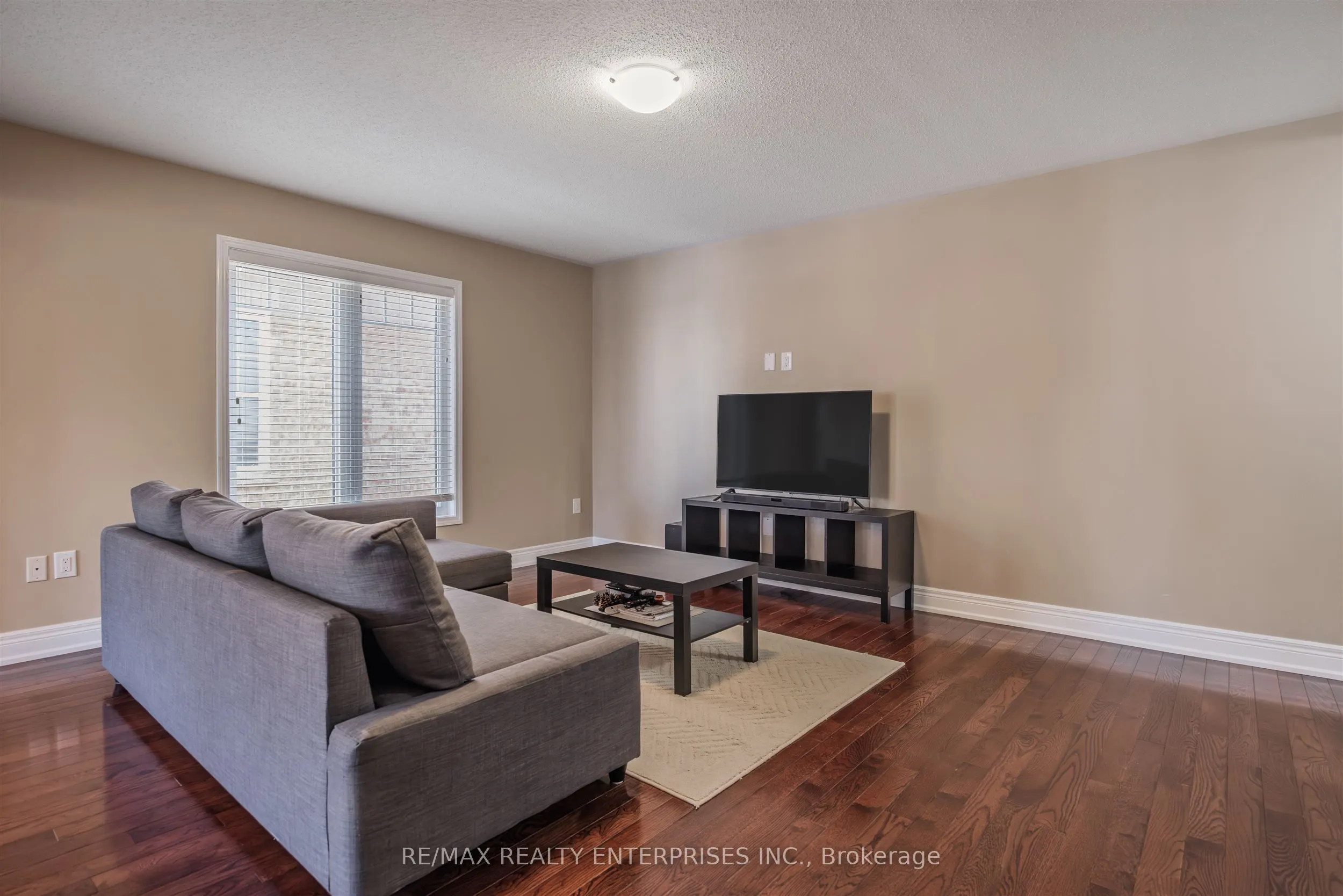 568 Attenborough Terrace