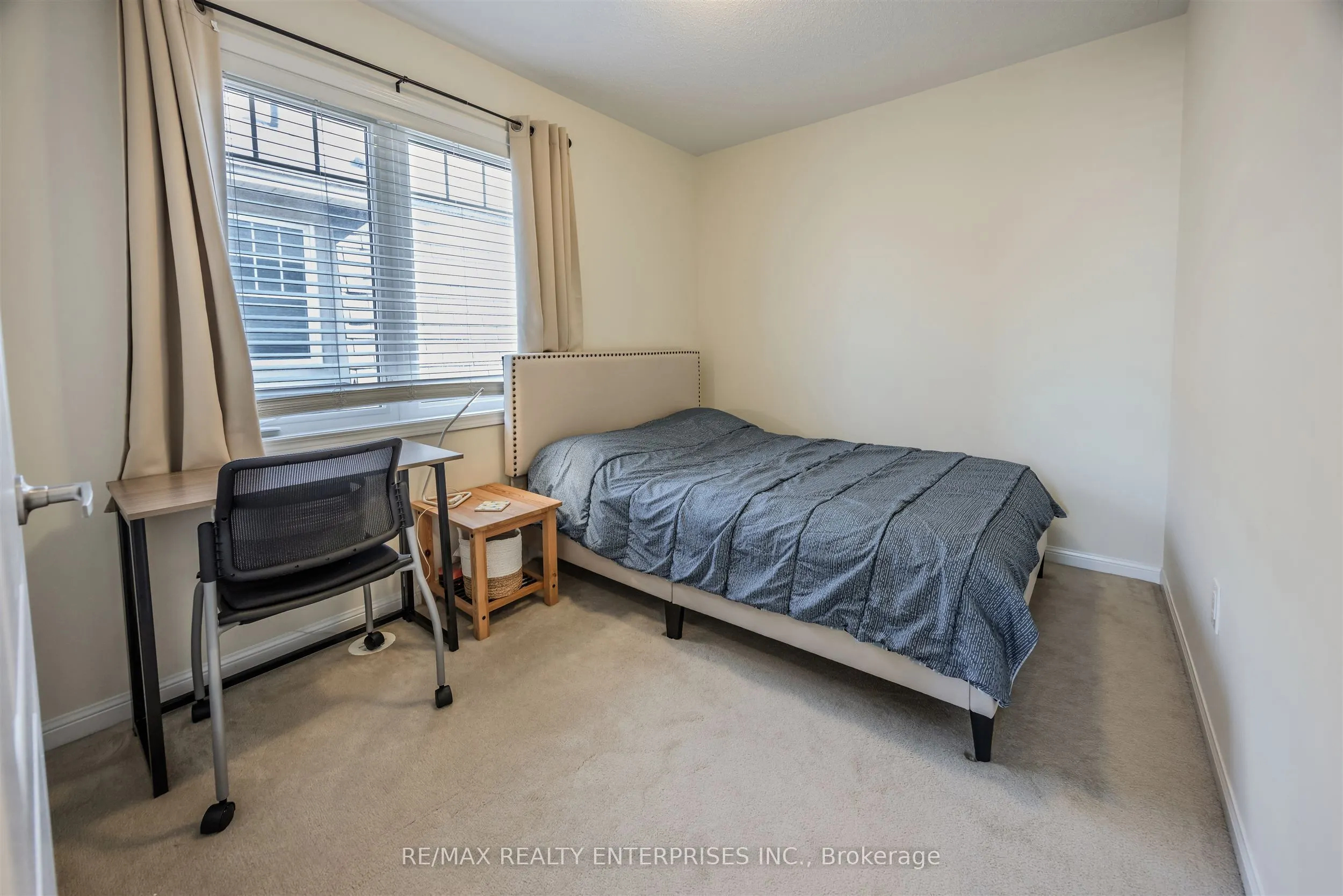 568 Attenborough Terrace