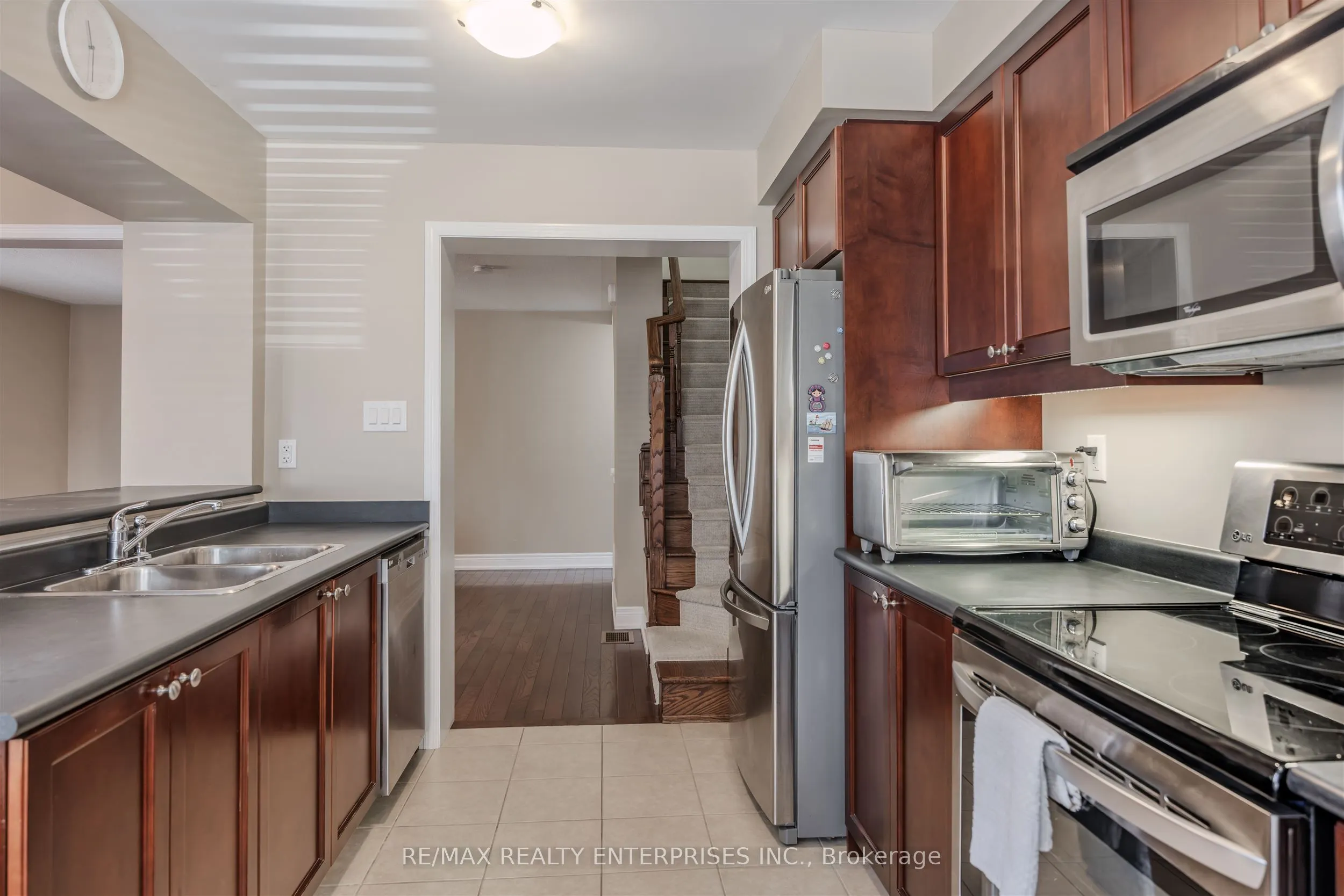 568 Attenborough Terrace