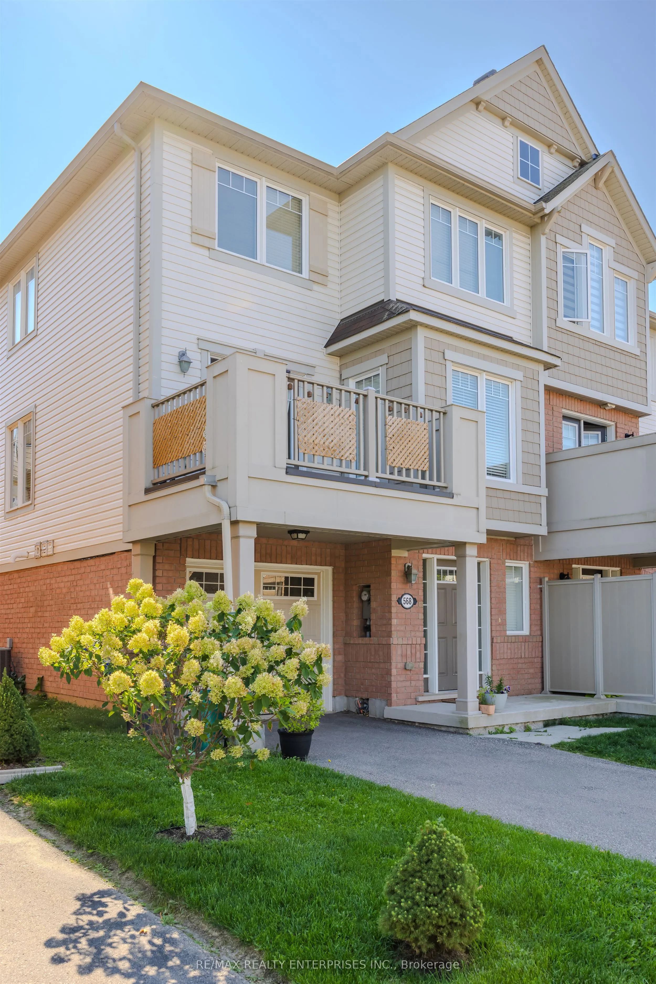 568 Attenborough Terrace