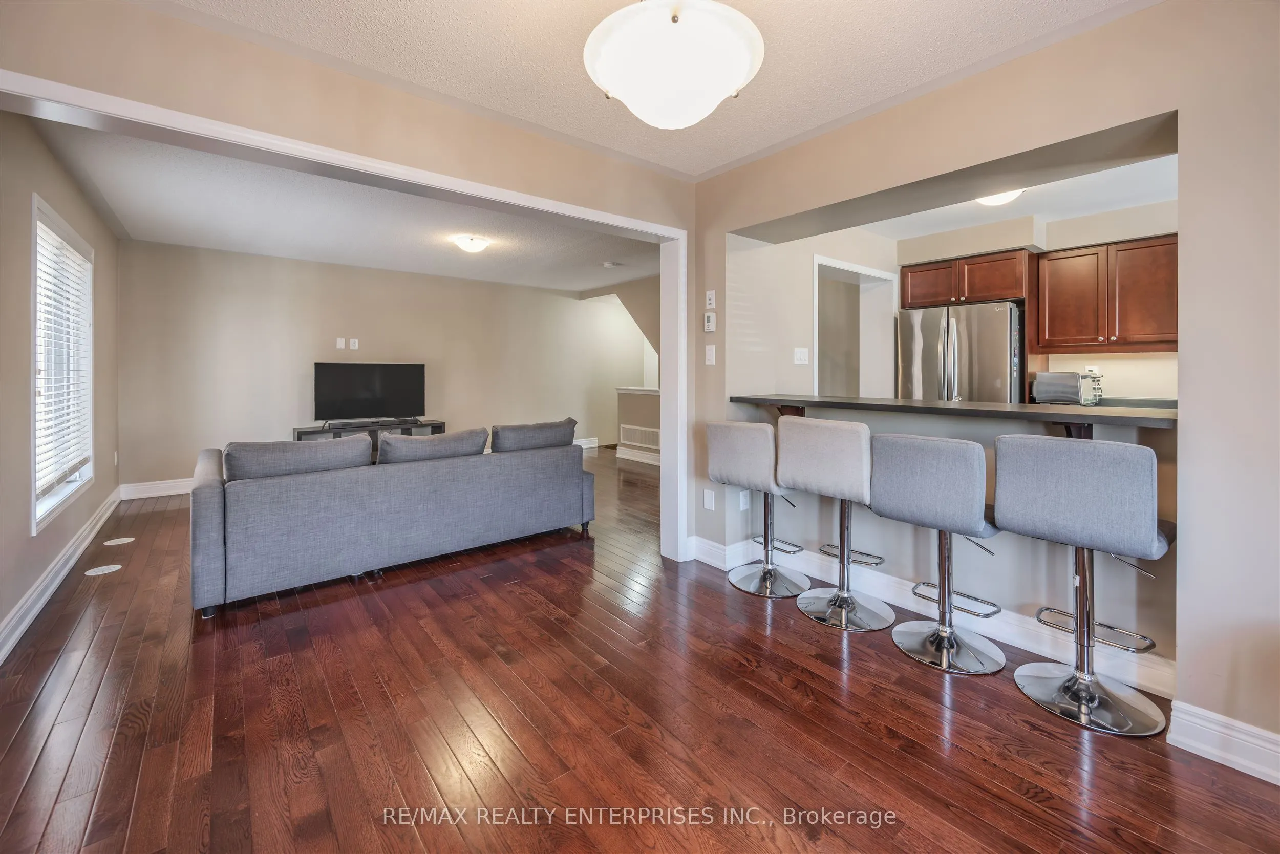 568 Attenborough Terrace