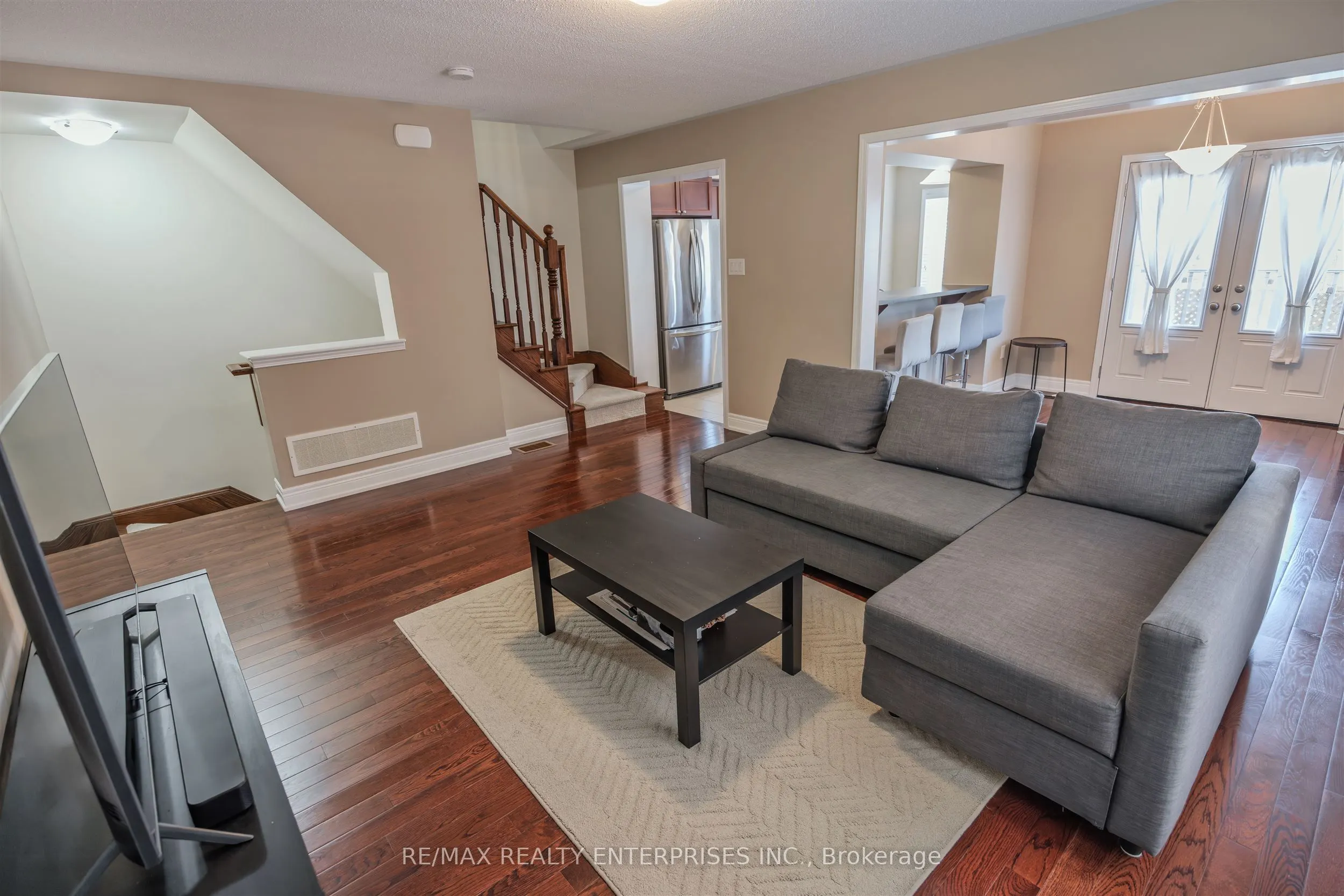 568 Attenborough Terrace