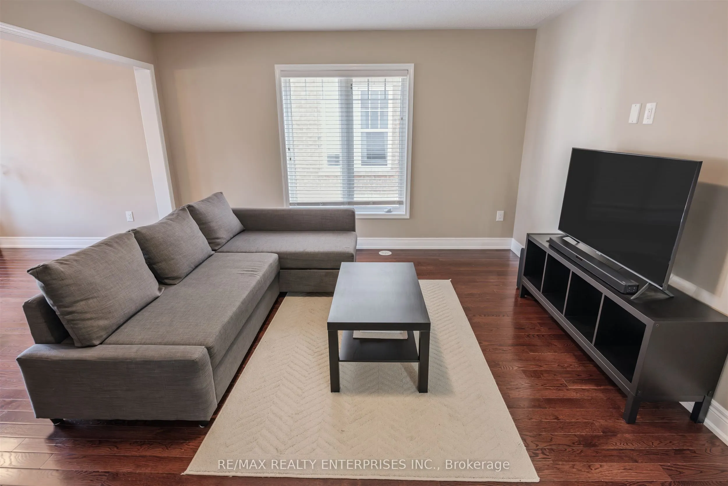 568 Attenborough Terrace