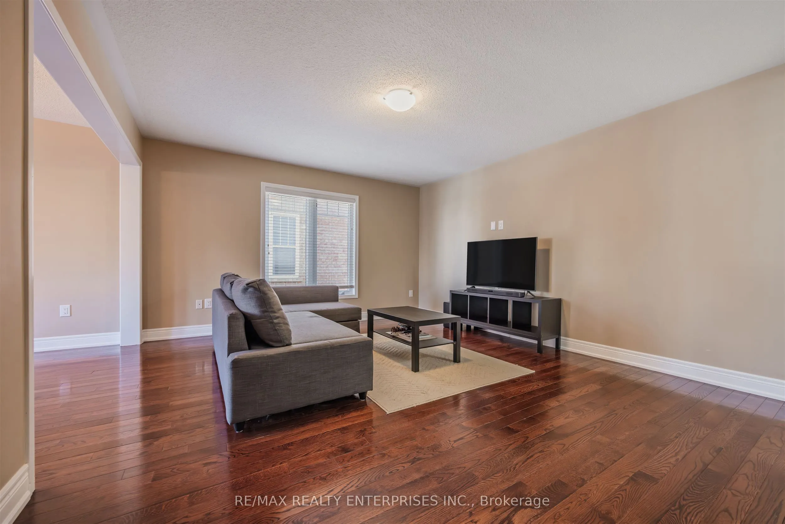 568 Attenborough Terrace