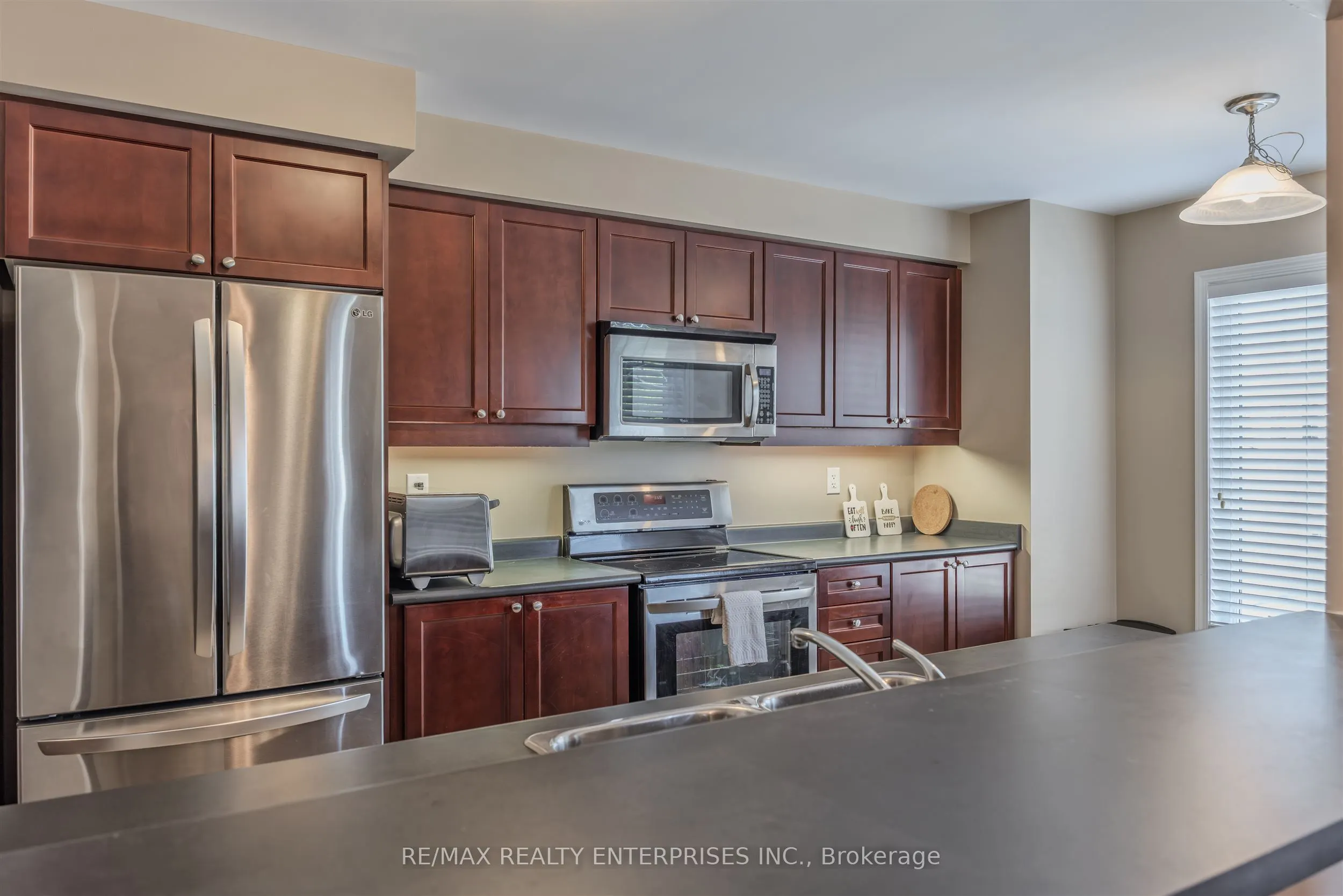568 Attenborough Terrace