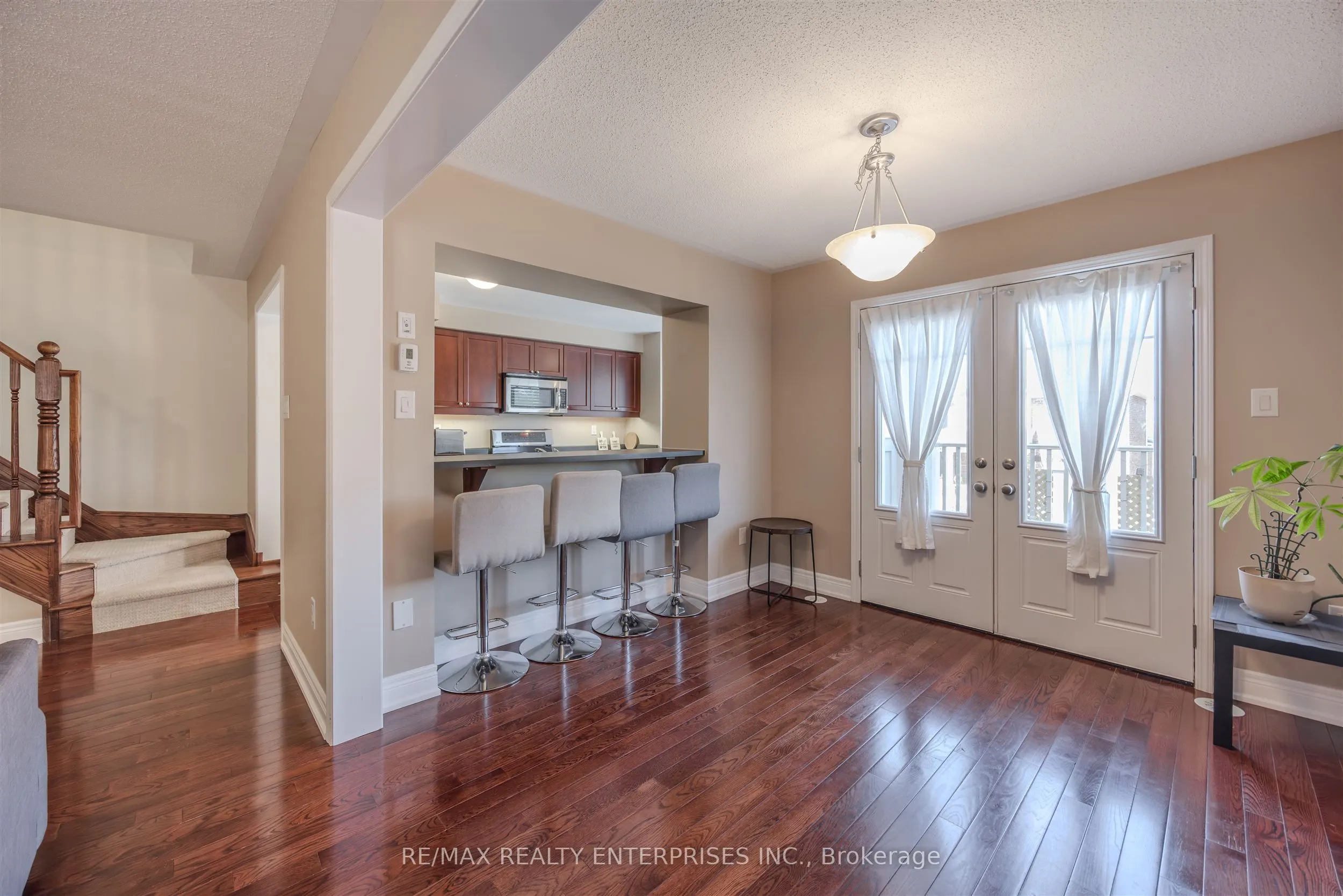 568 Attenborough Terrace